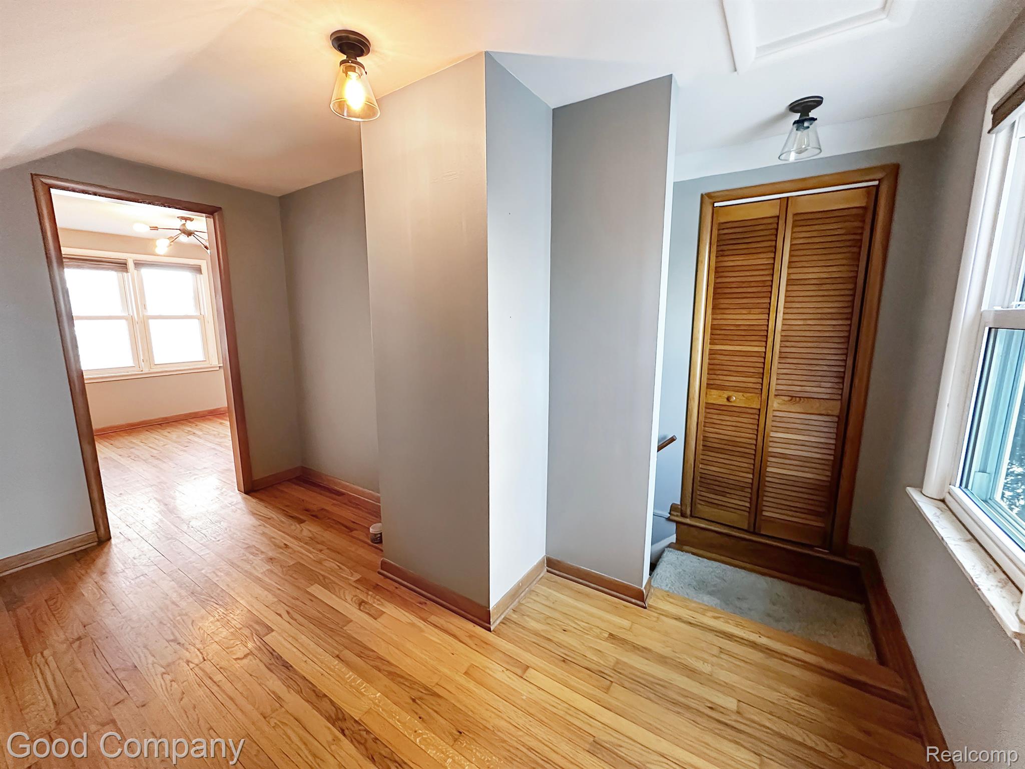 1496 E LINCOLN Street