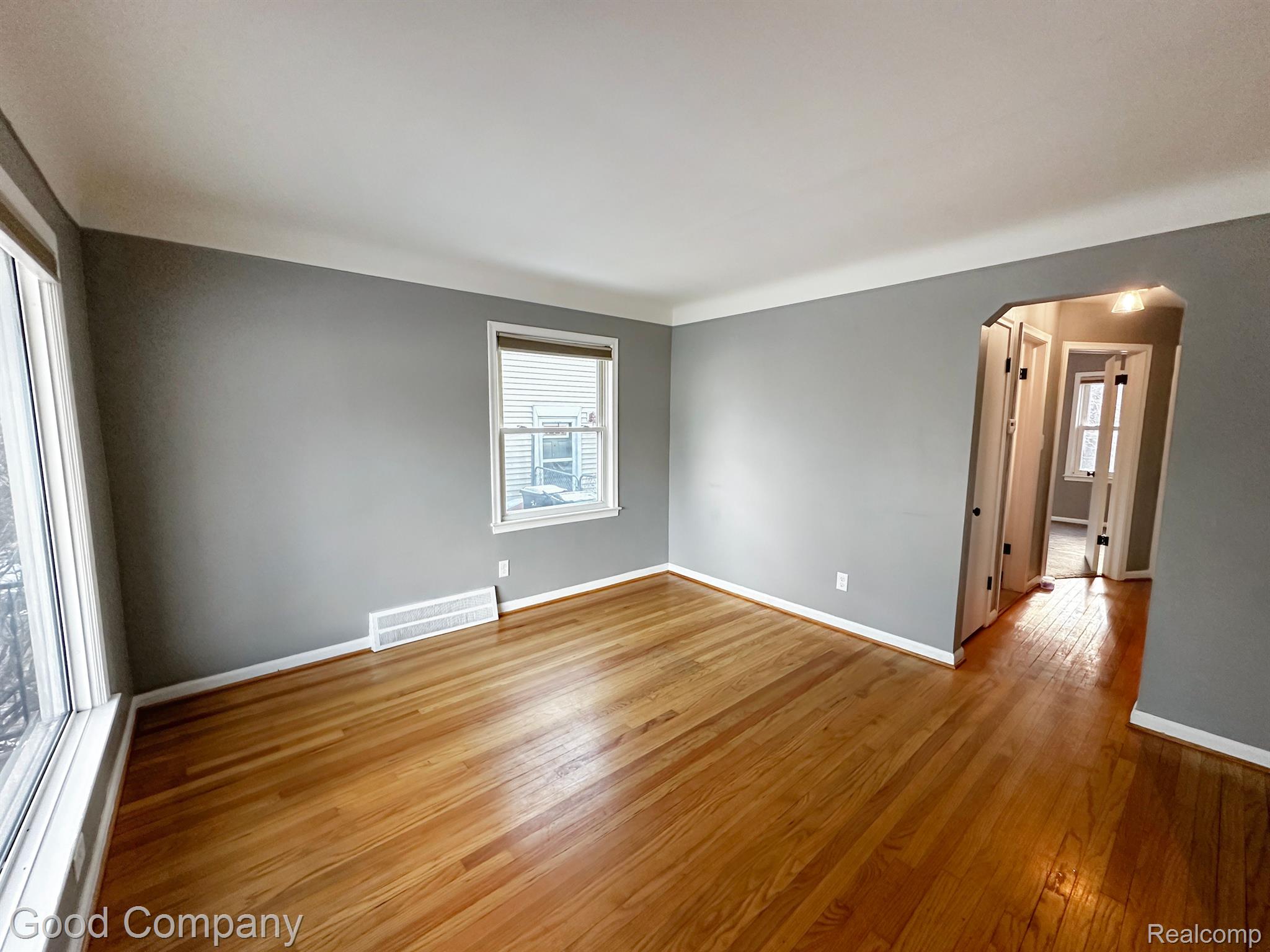 1496 E LINCOLN Street