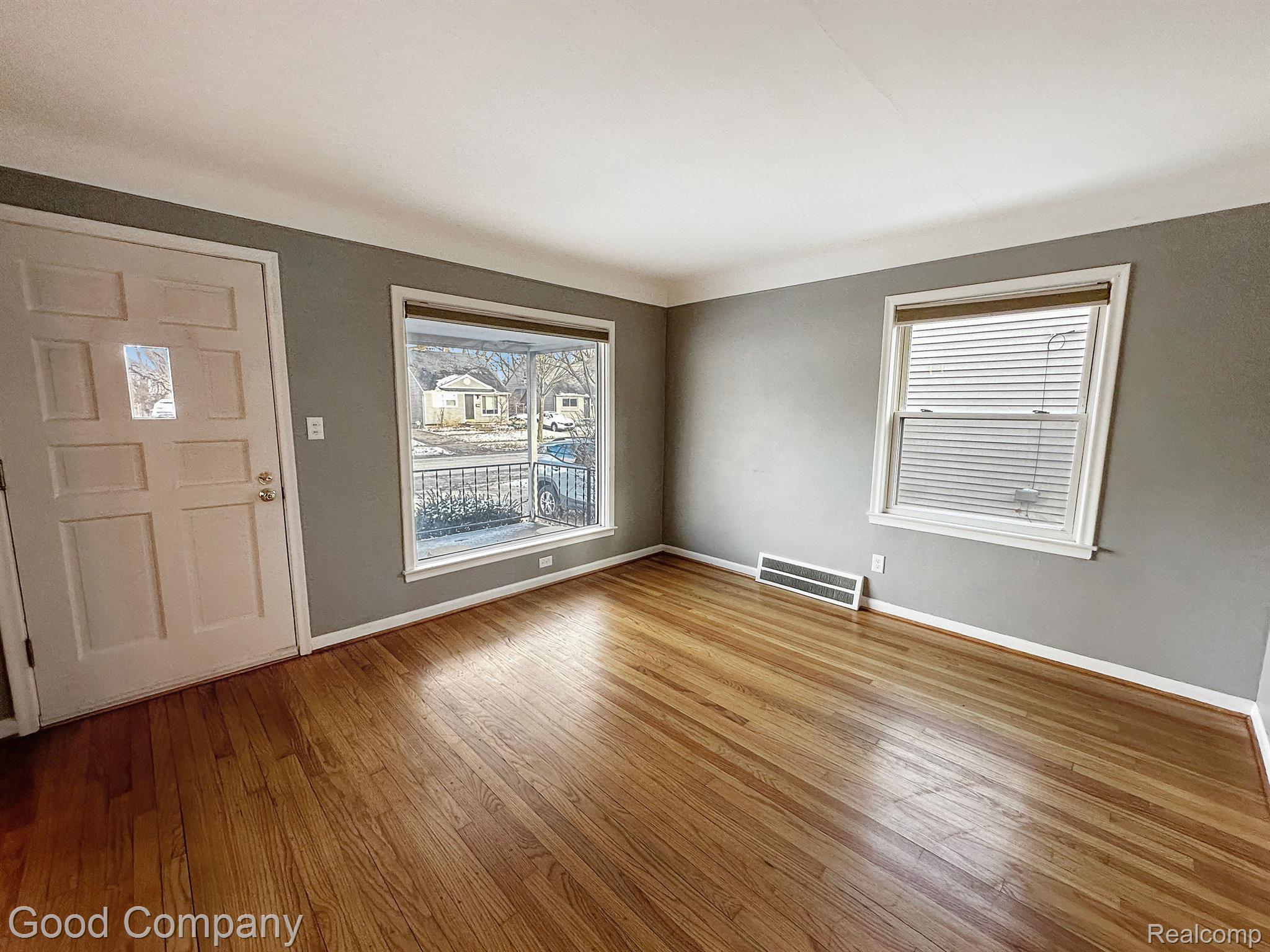 1496 E LINCOLN Street