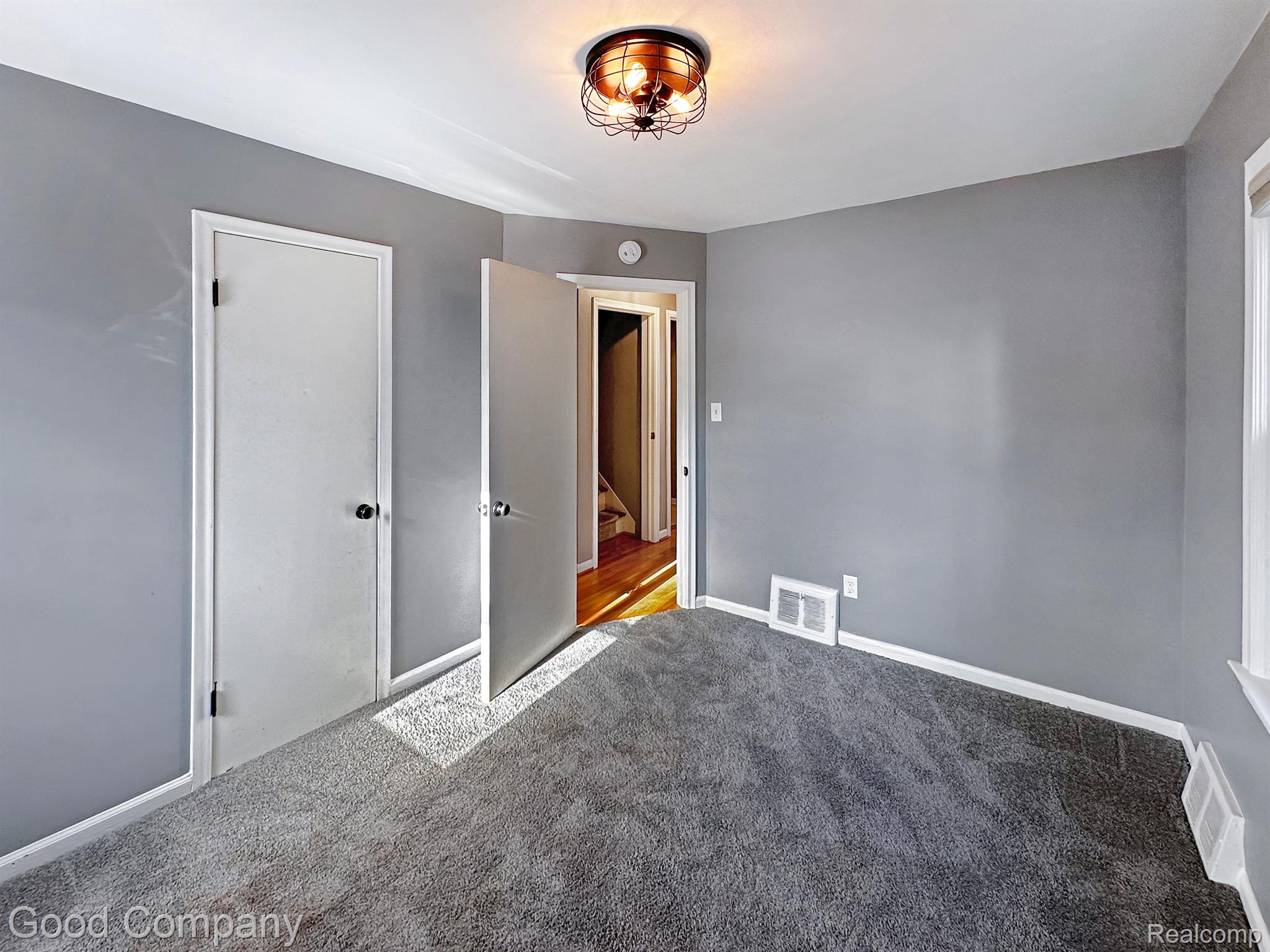 1496 E LINCOLN Street