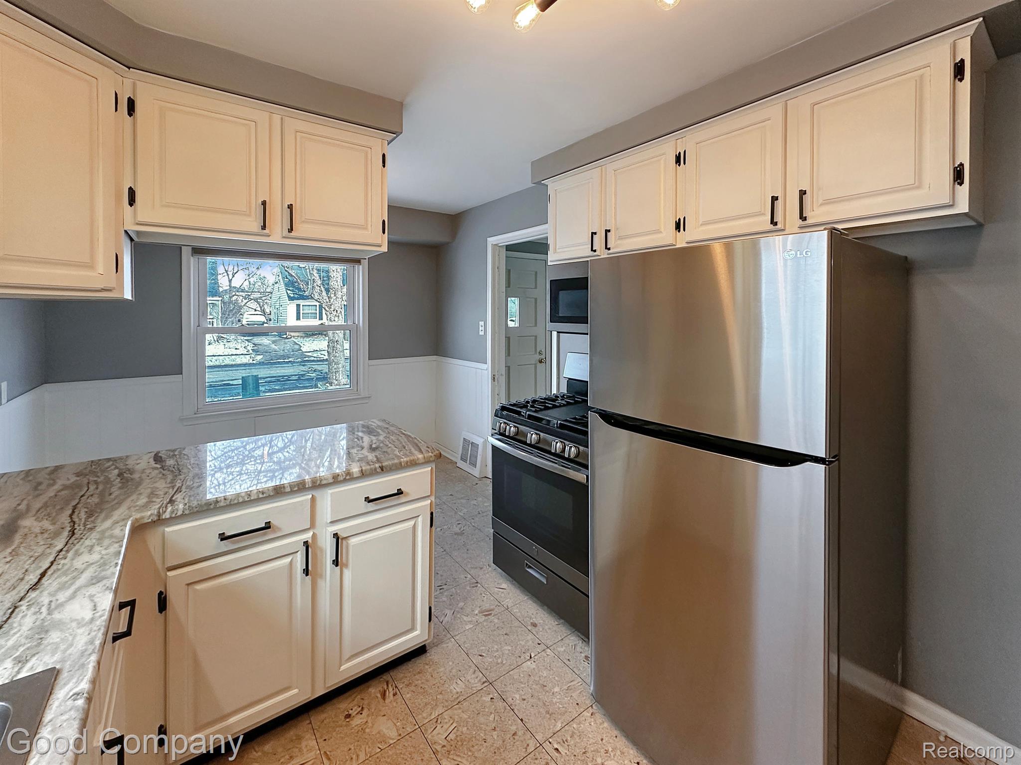 1496 E LINCOLN Street