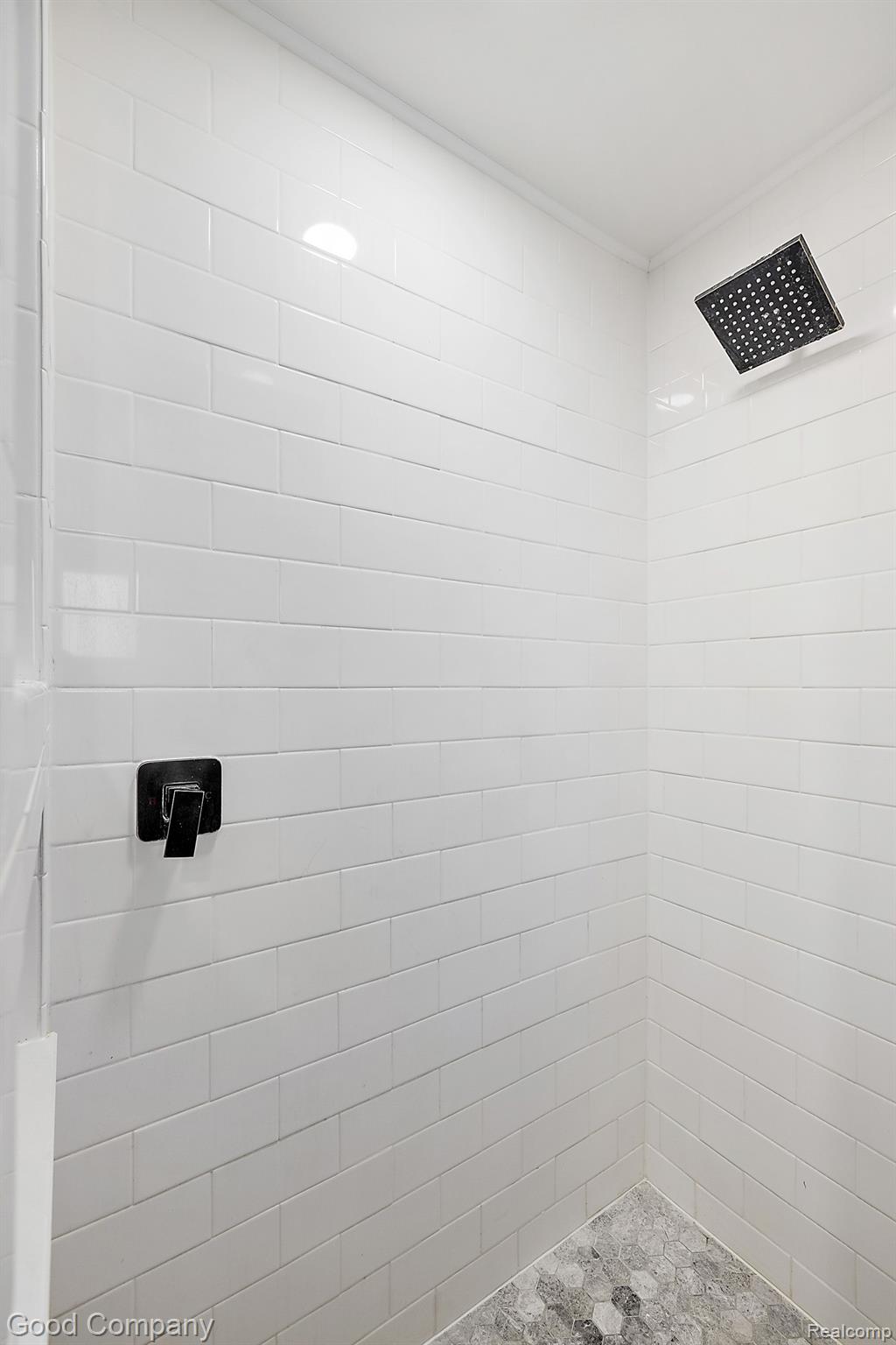 807 Sunnybeach Boulevard