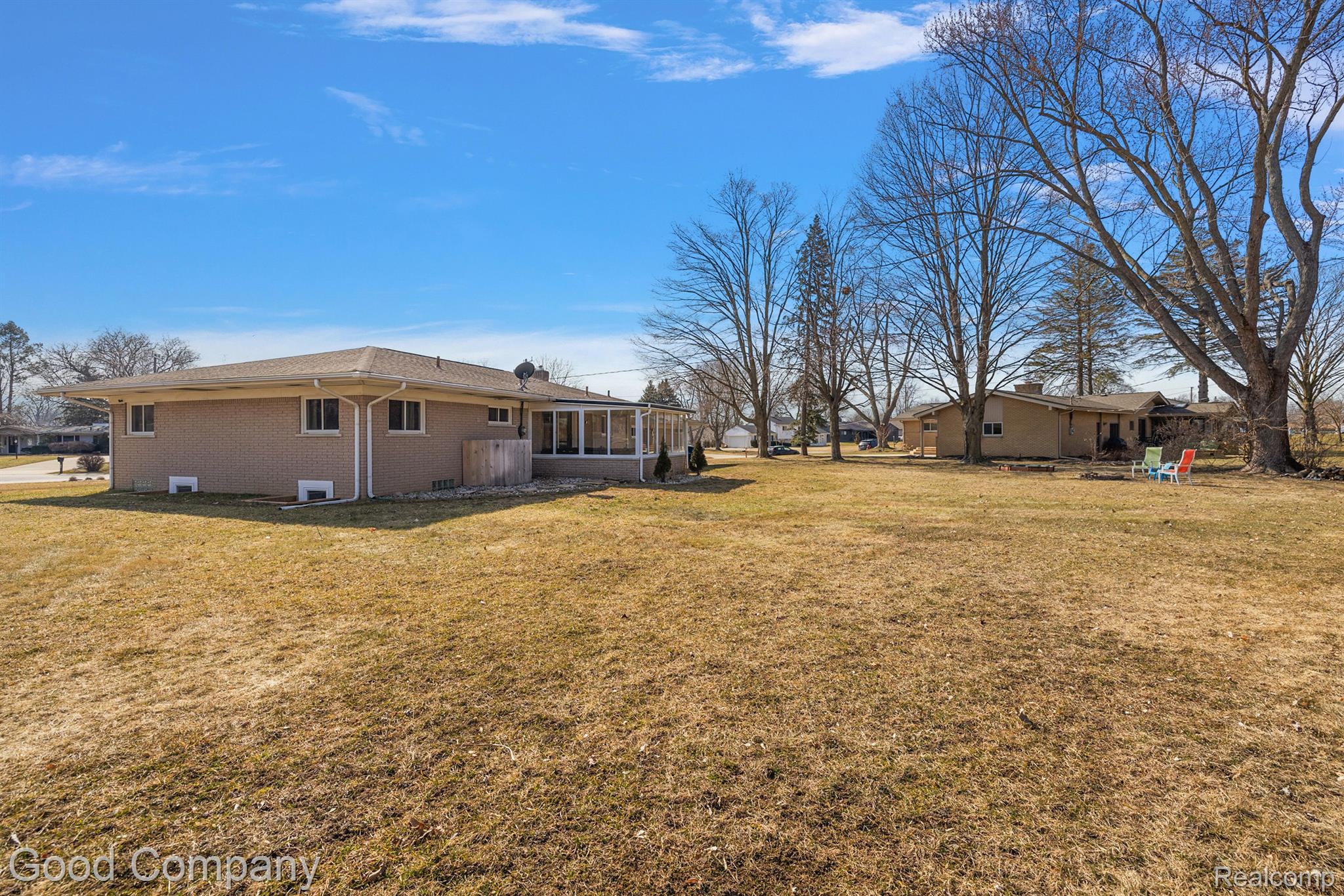 807 Sunnybeach Boulevard