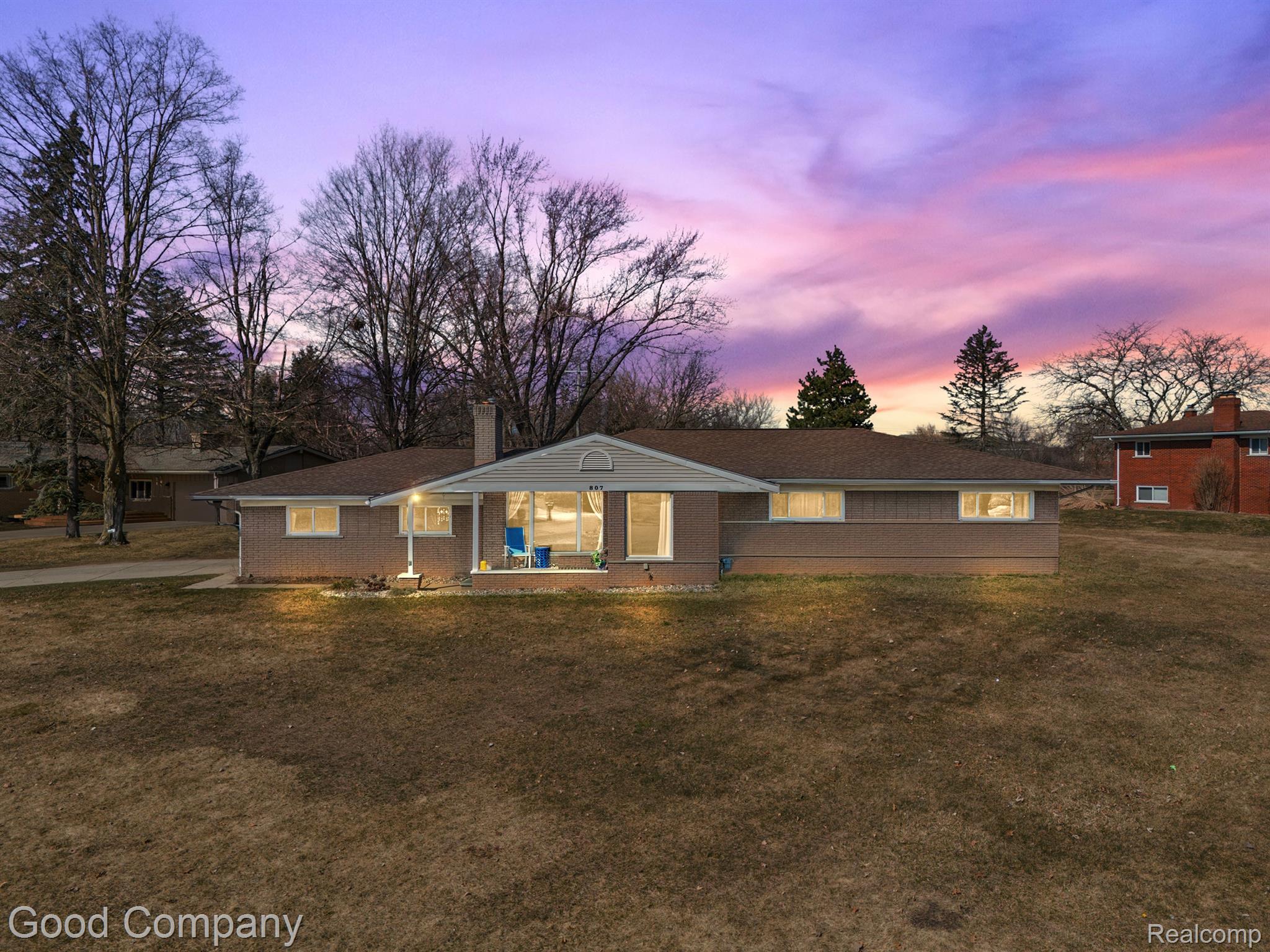 807 Sunnybeach Boulevard