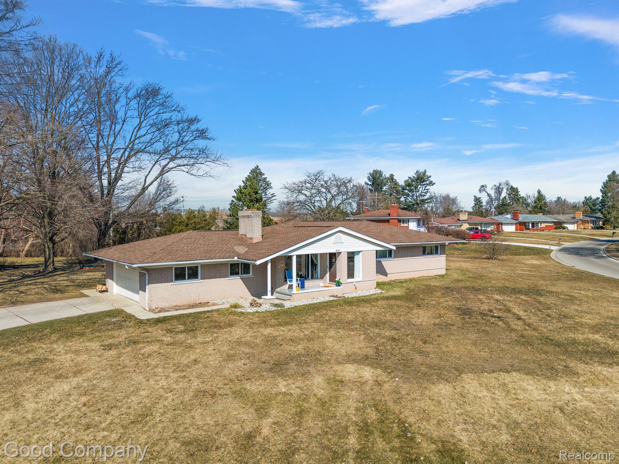 807 Sunnybeach Boulevard