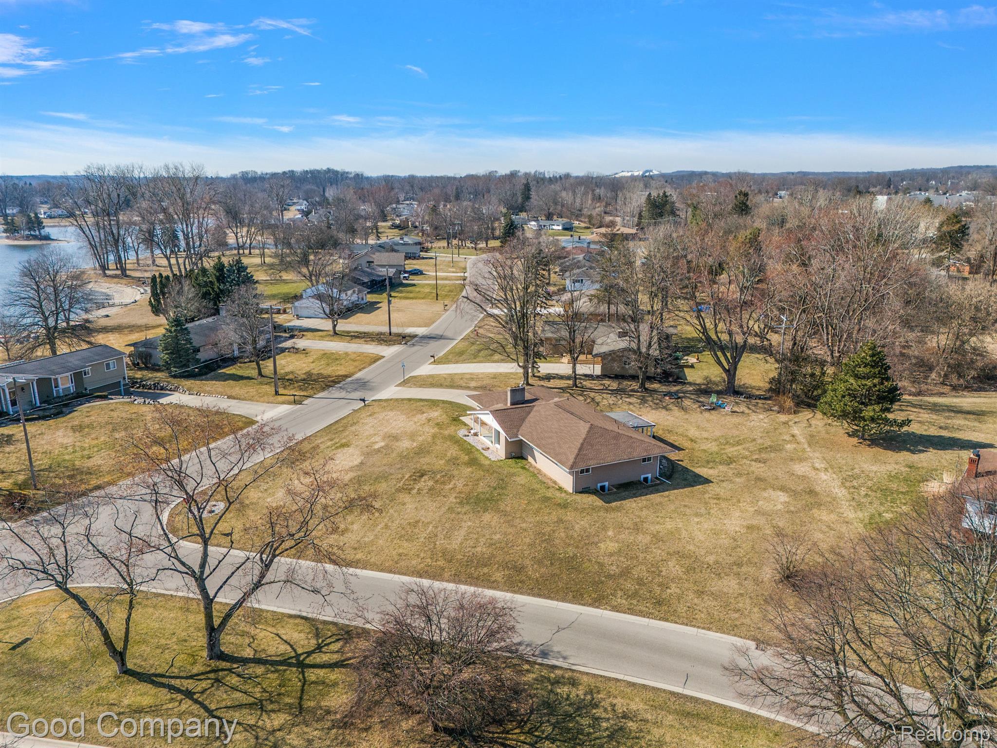 807 Sunnybeach Boulevard