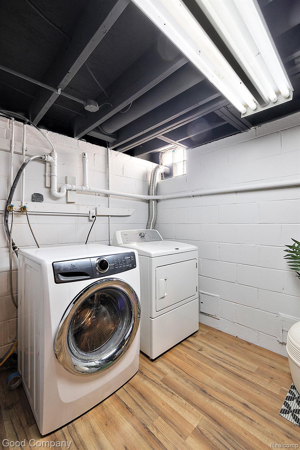 807 Sunnybeach Boulevard