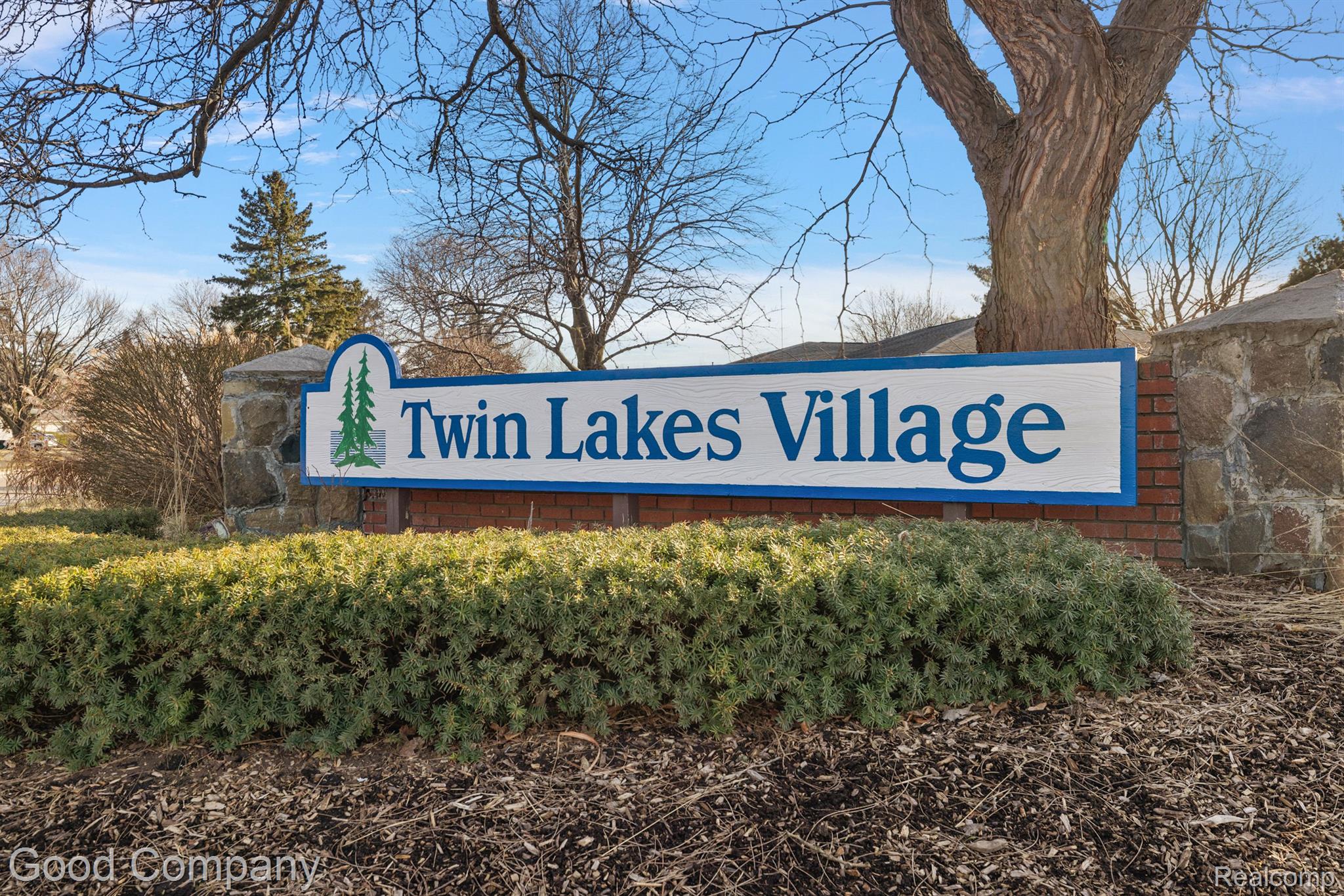 807 Sunnybeach Boulevard