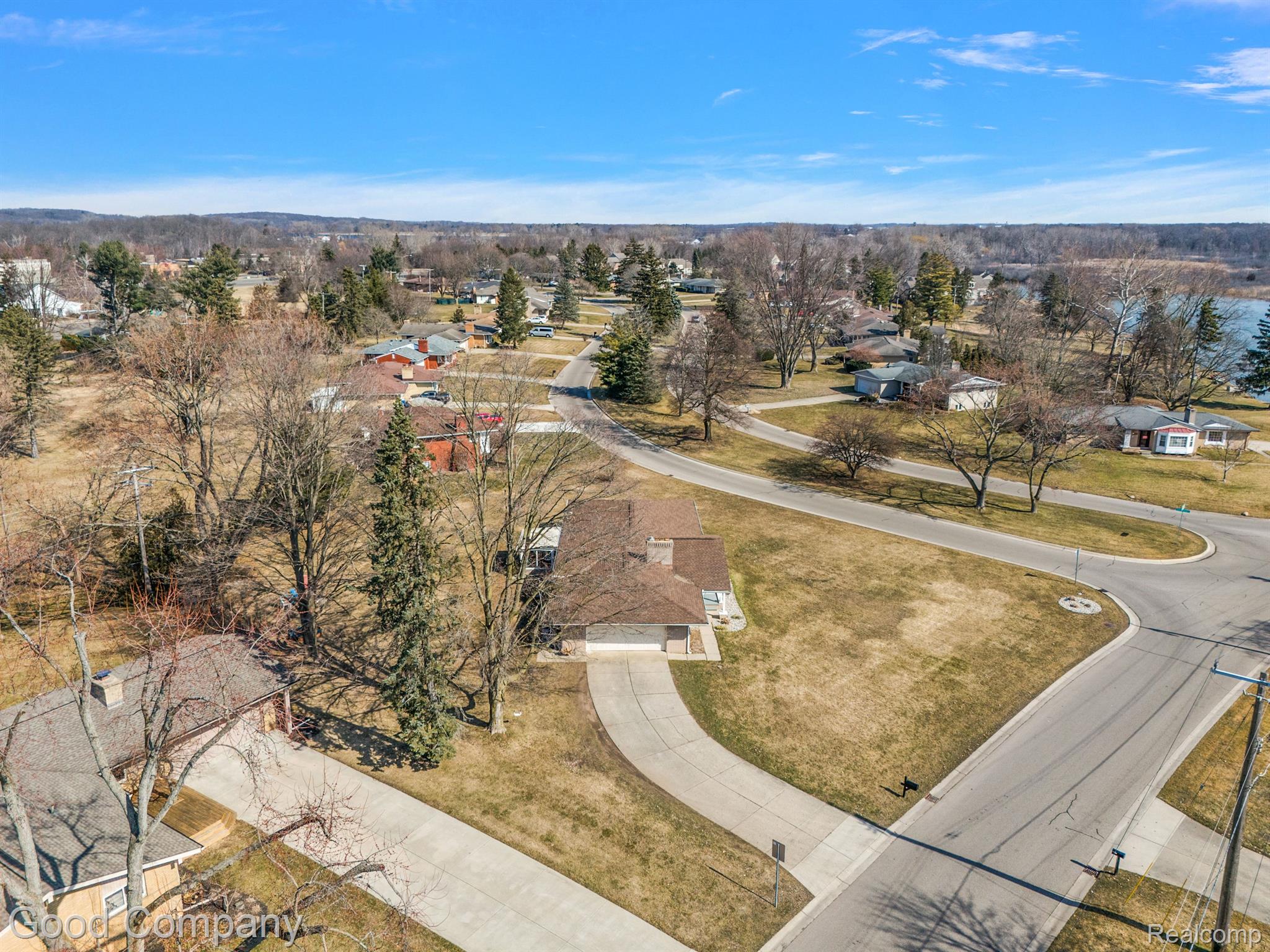 807 Sunnybeach Boulevard