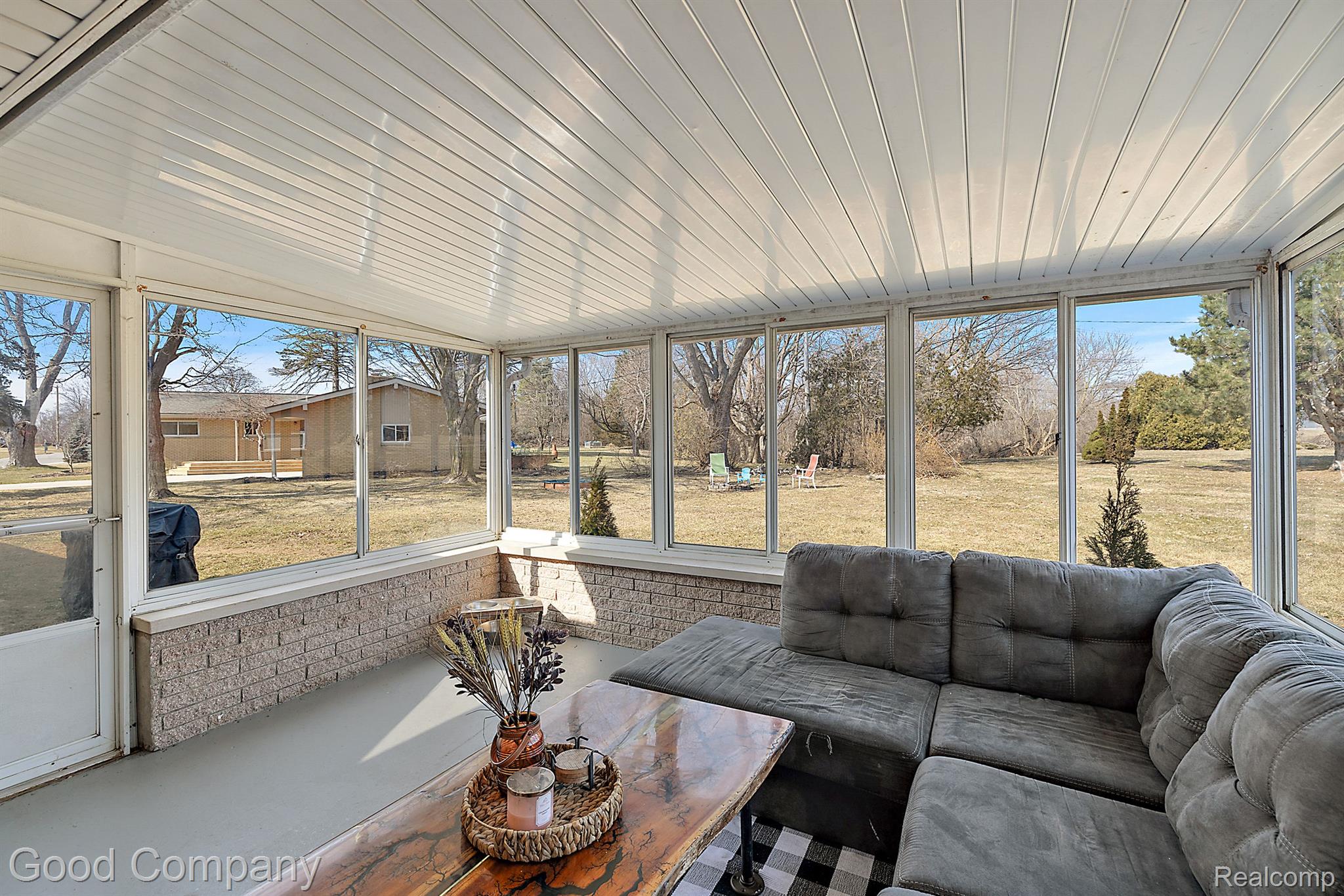 807 Sunnybeach Boulevard