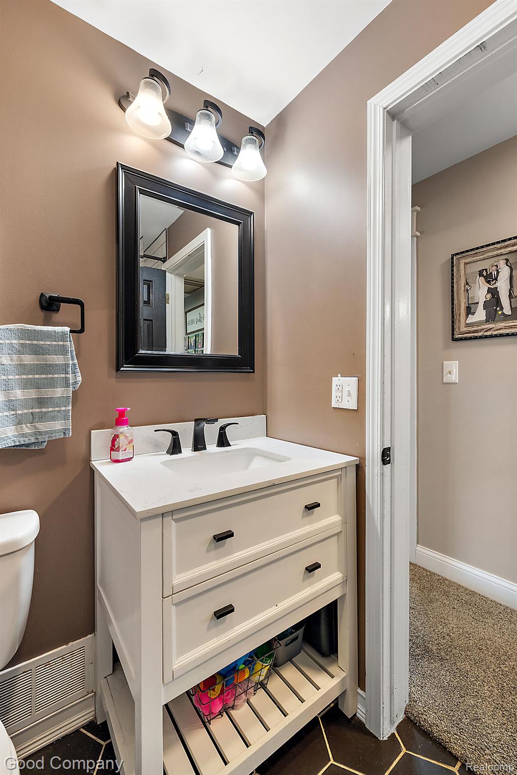 807 Sunnybeach Boulevard