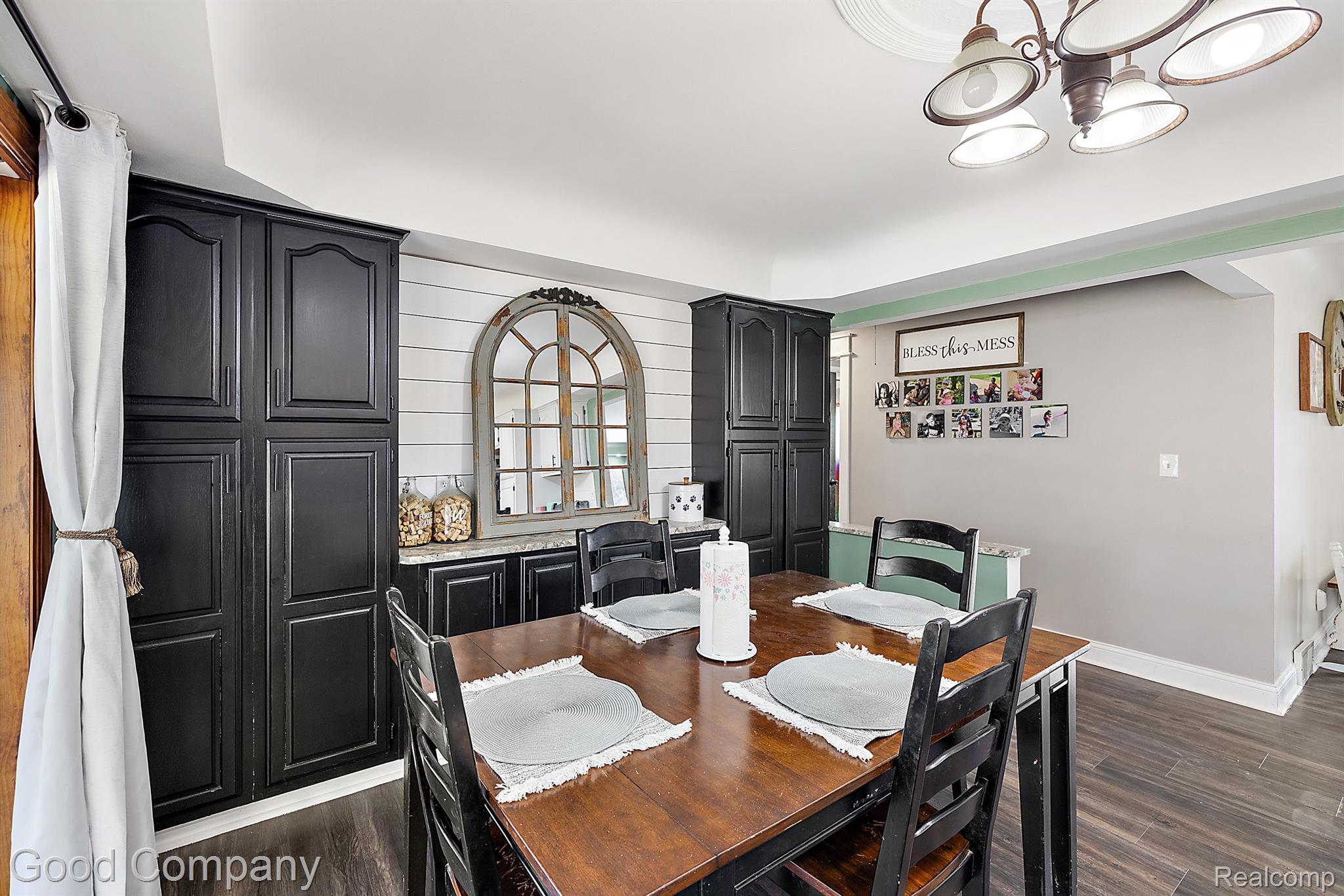 807 Sunnybeach Boulevard