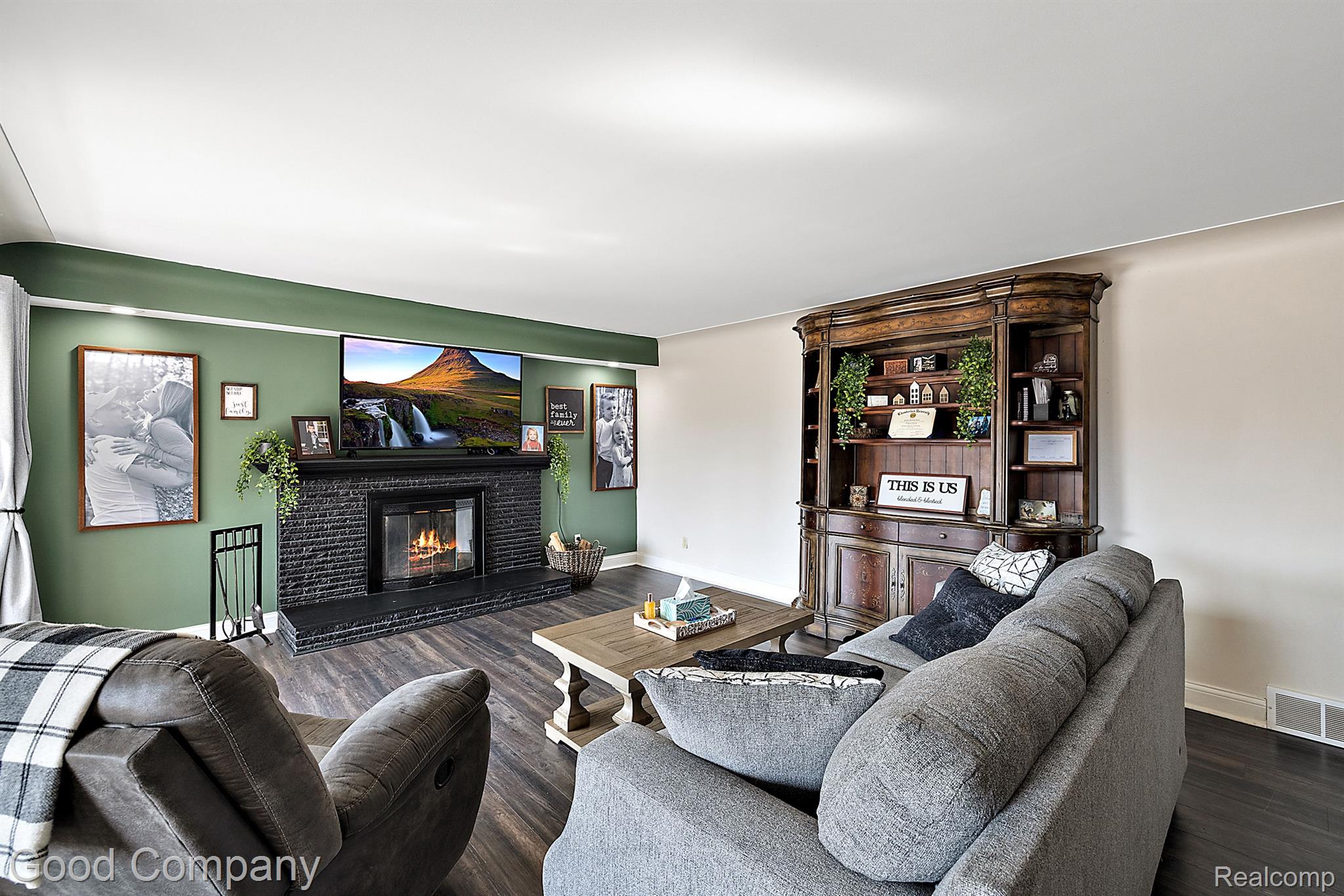 807 Sunnybeach Boulevard