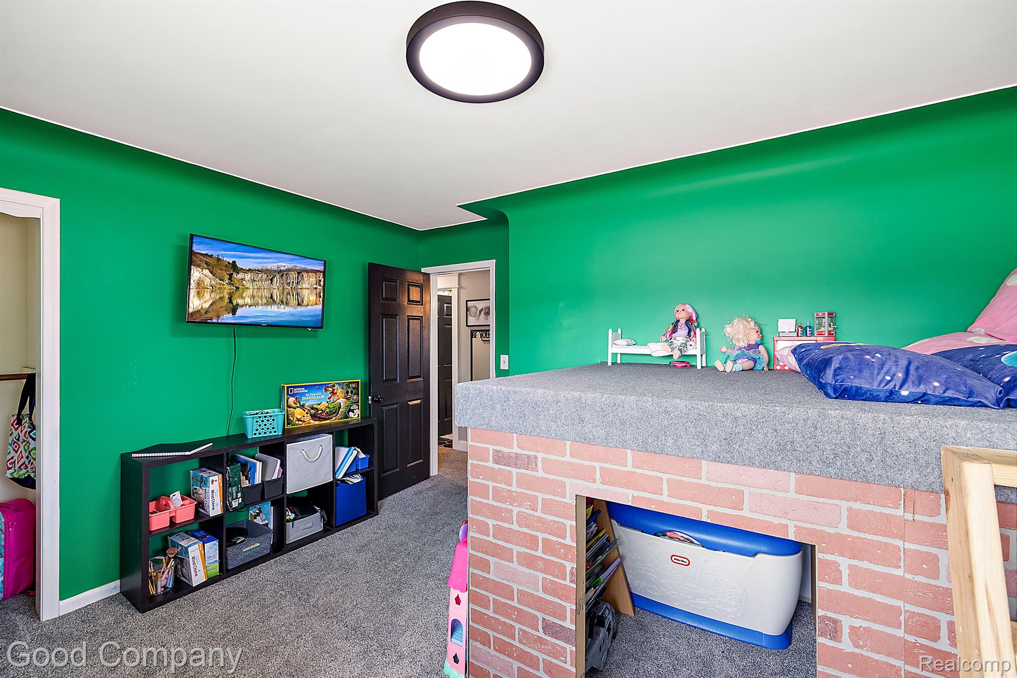 807 Sunnybeach Boulevard