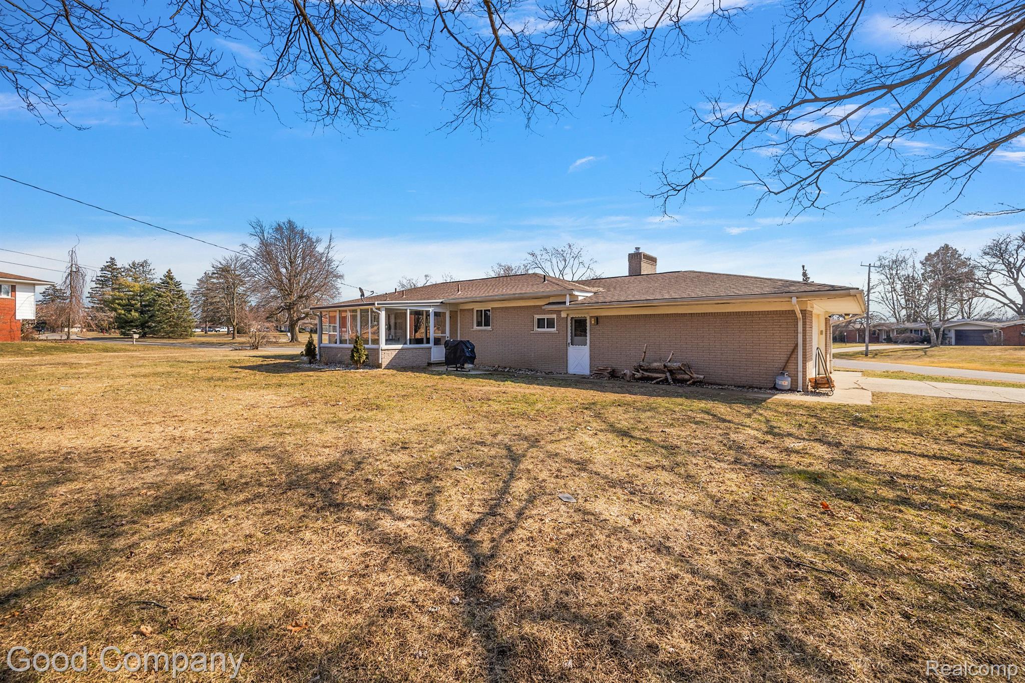 807 Sunnybeach Boulevard