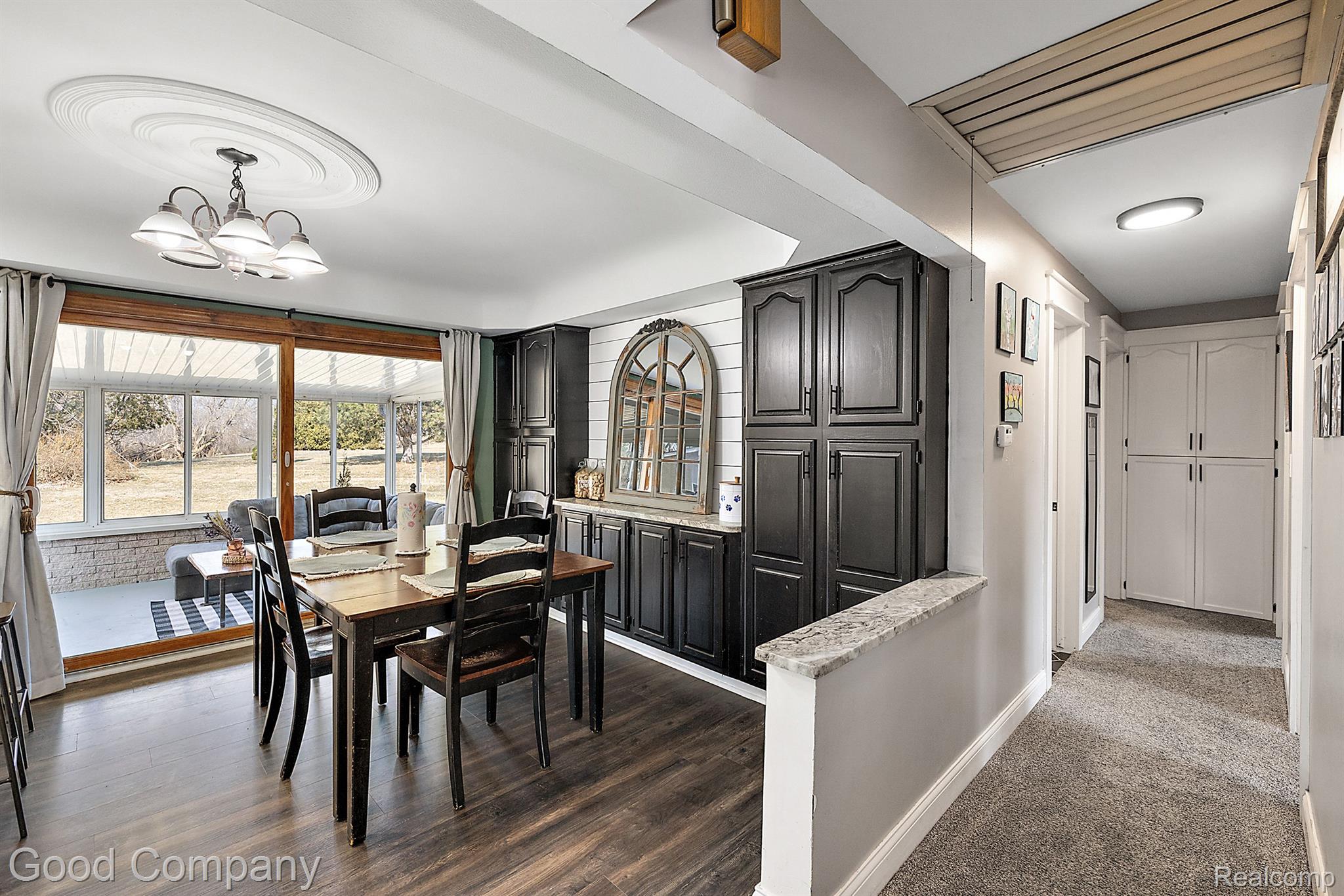 807 Sunnybeach Boulevard