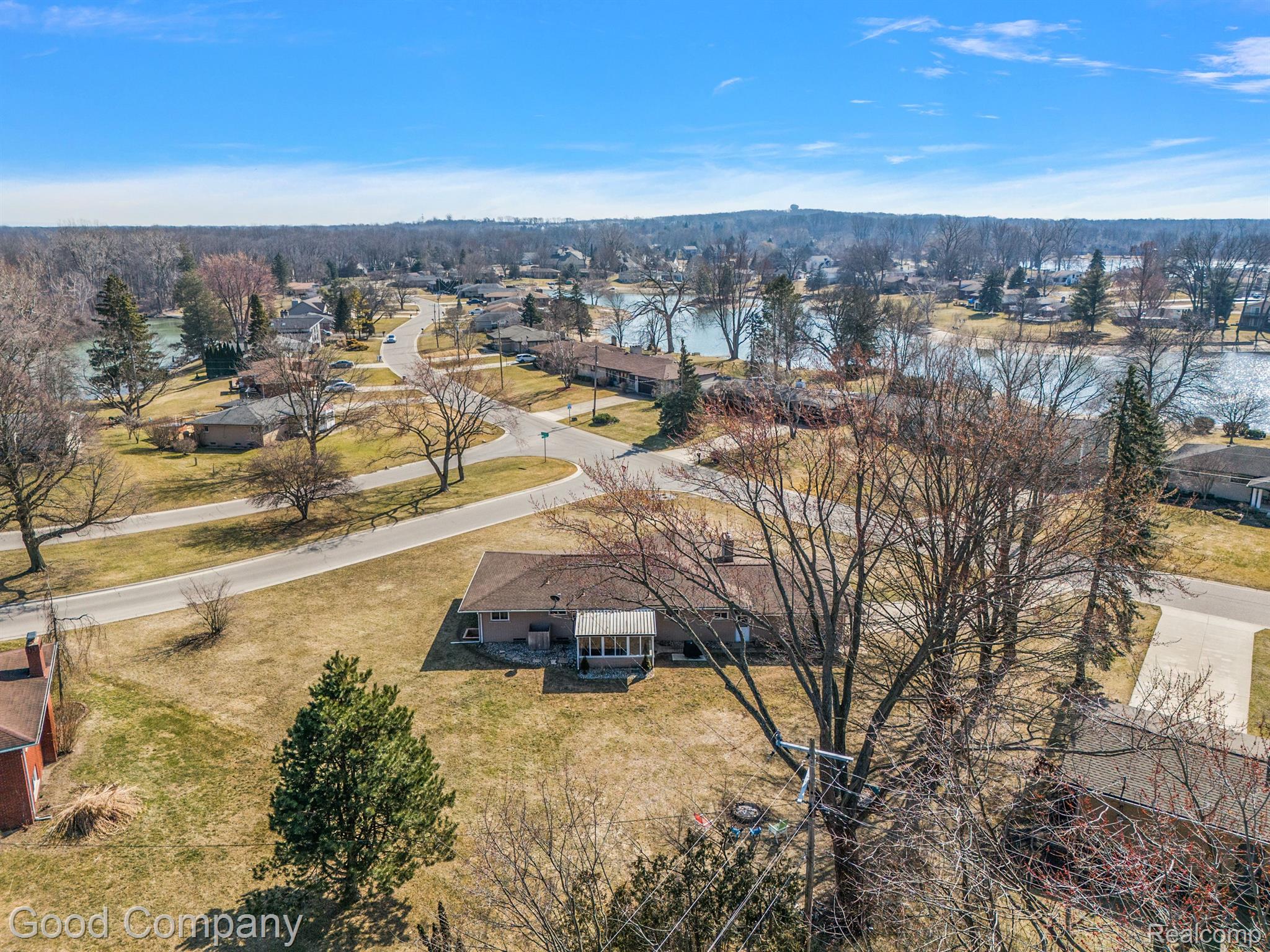 807 Sunnybeach Boulevard