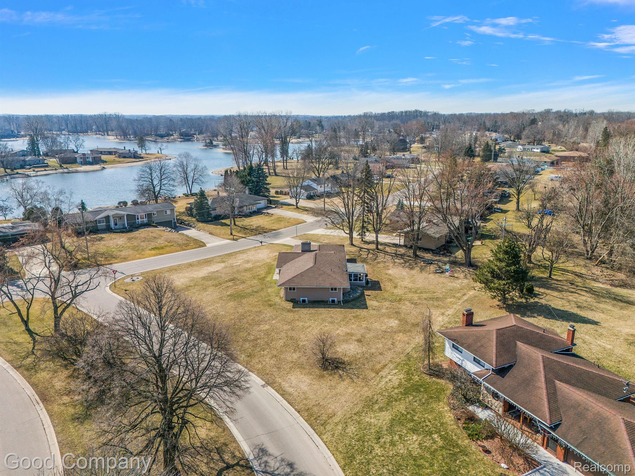 807 Sunnybeach Boulevard