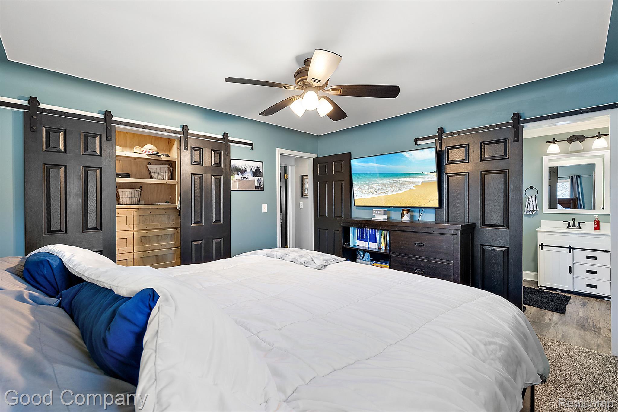 807 Sunnybeach Boulevard