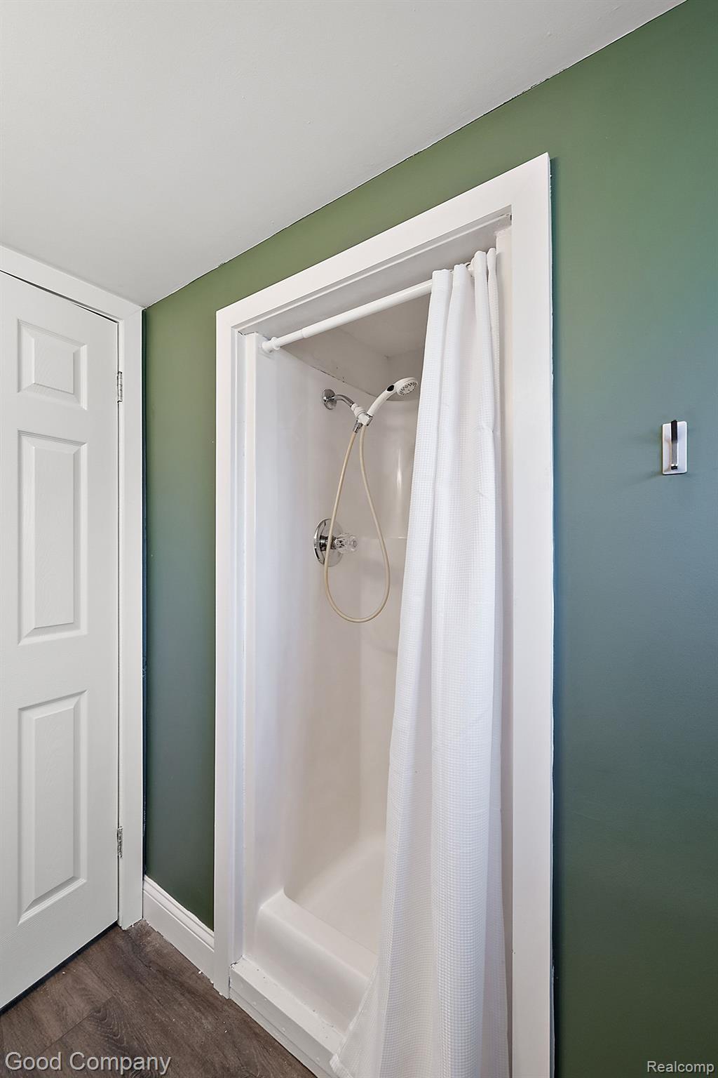 807 Sunnybeach Boulevard