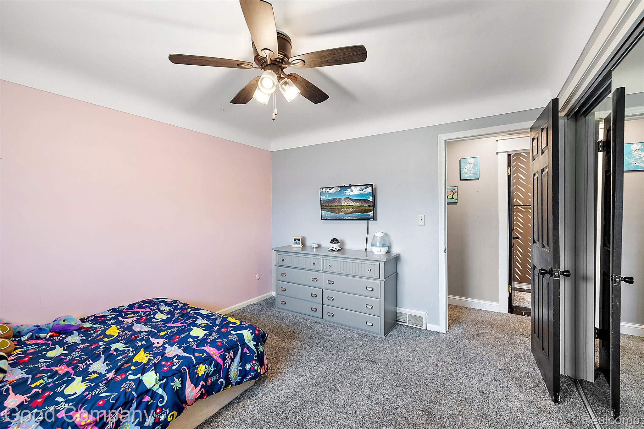 807 Sunnybeach Boulevard