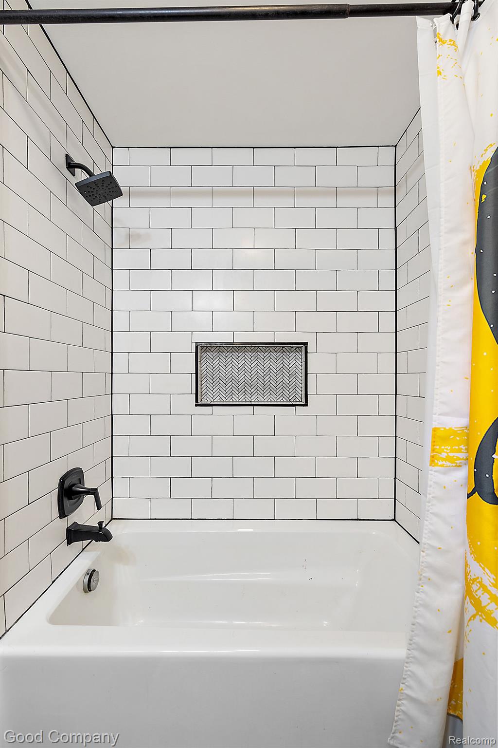 807 Sunnybeach Boulevard