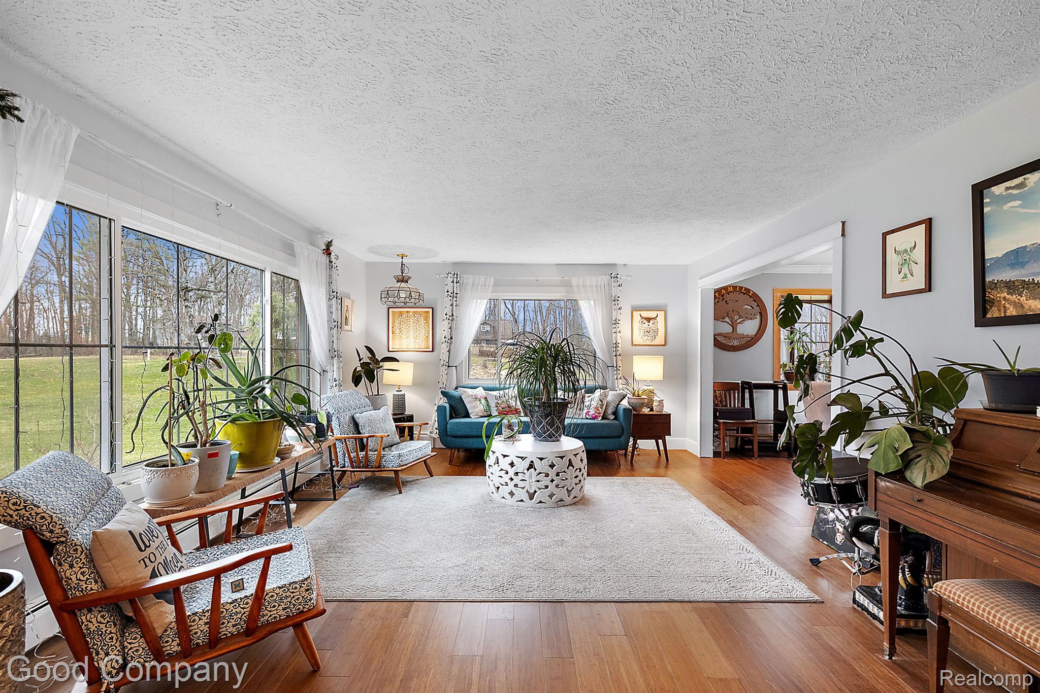 4948 MEADOWBROOK Lane