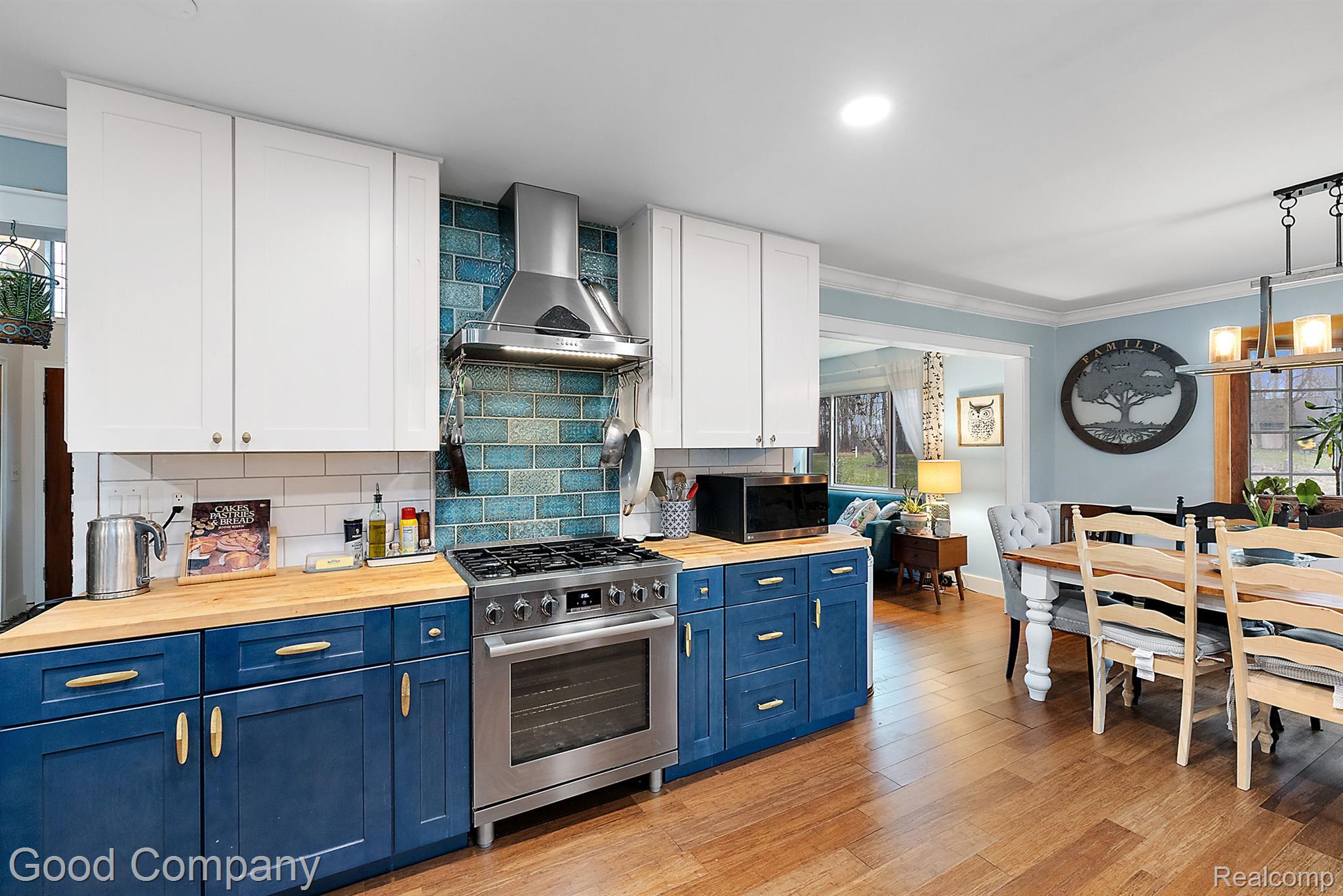 4948 MEADOWBROOK Lane