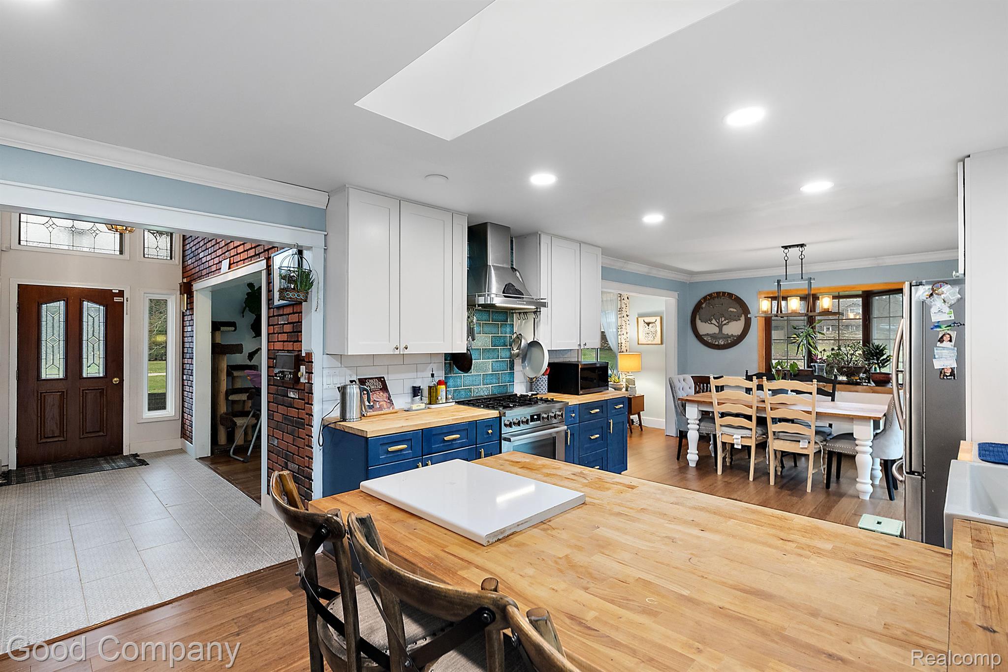 4948 MEADOWBROOK Lane