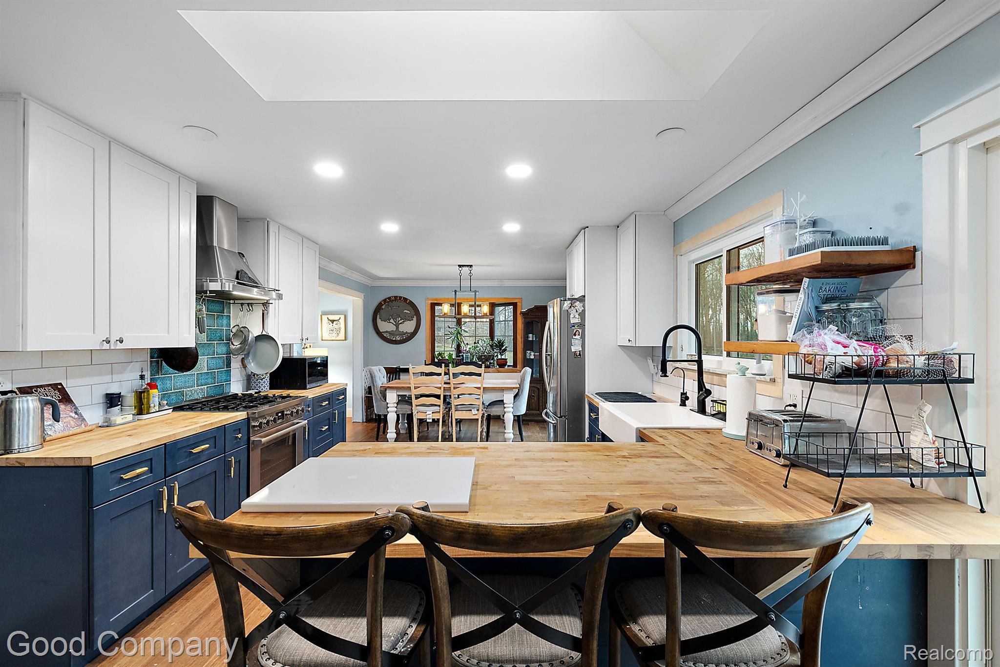 4948 MEADOWBROOK Lane