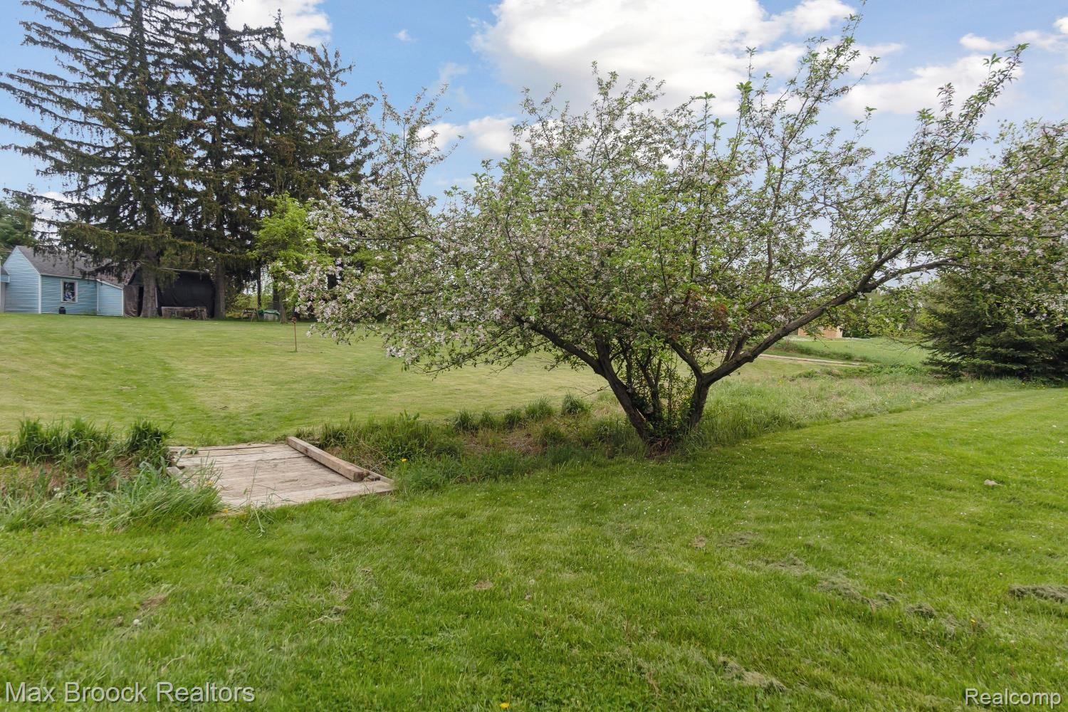 1298 PEPPERMILL Road