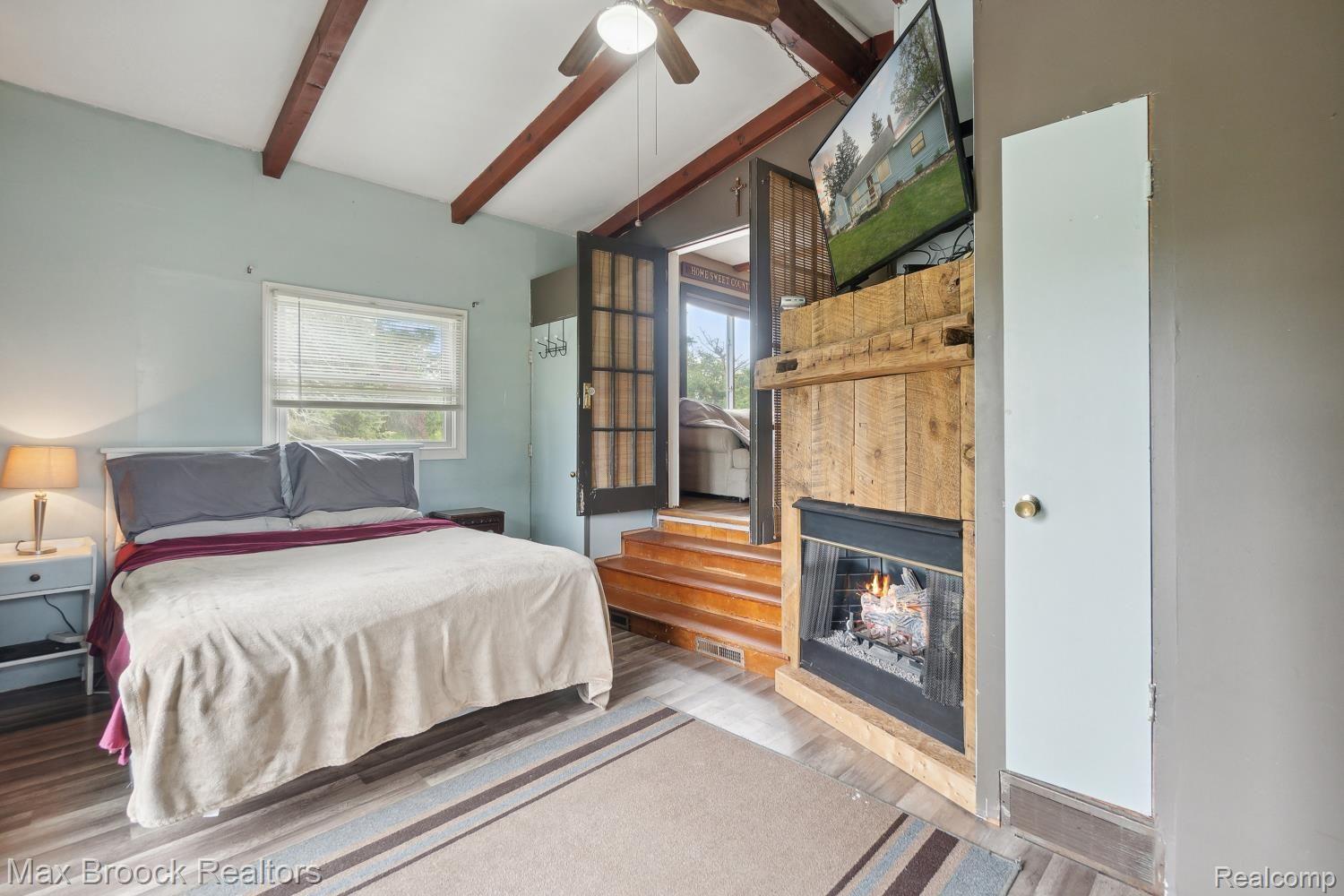 1298 PEPPERMILL Road