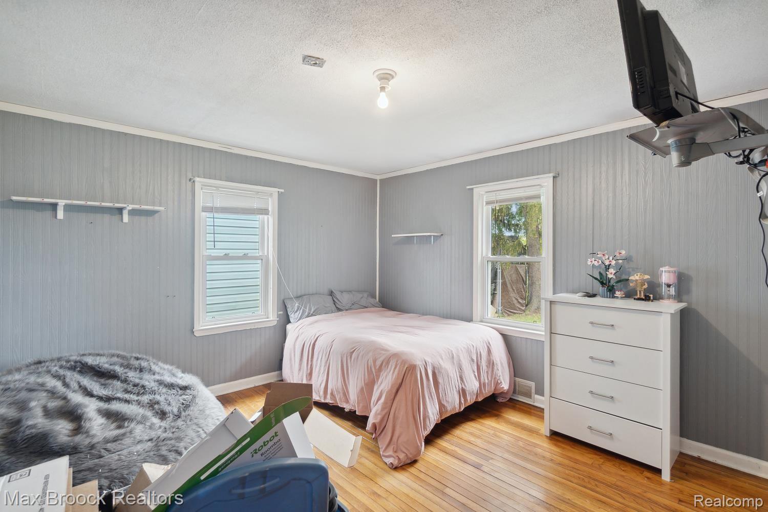 1298 PEPPERMILL Road