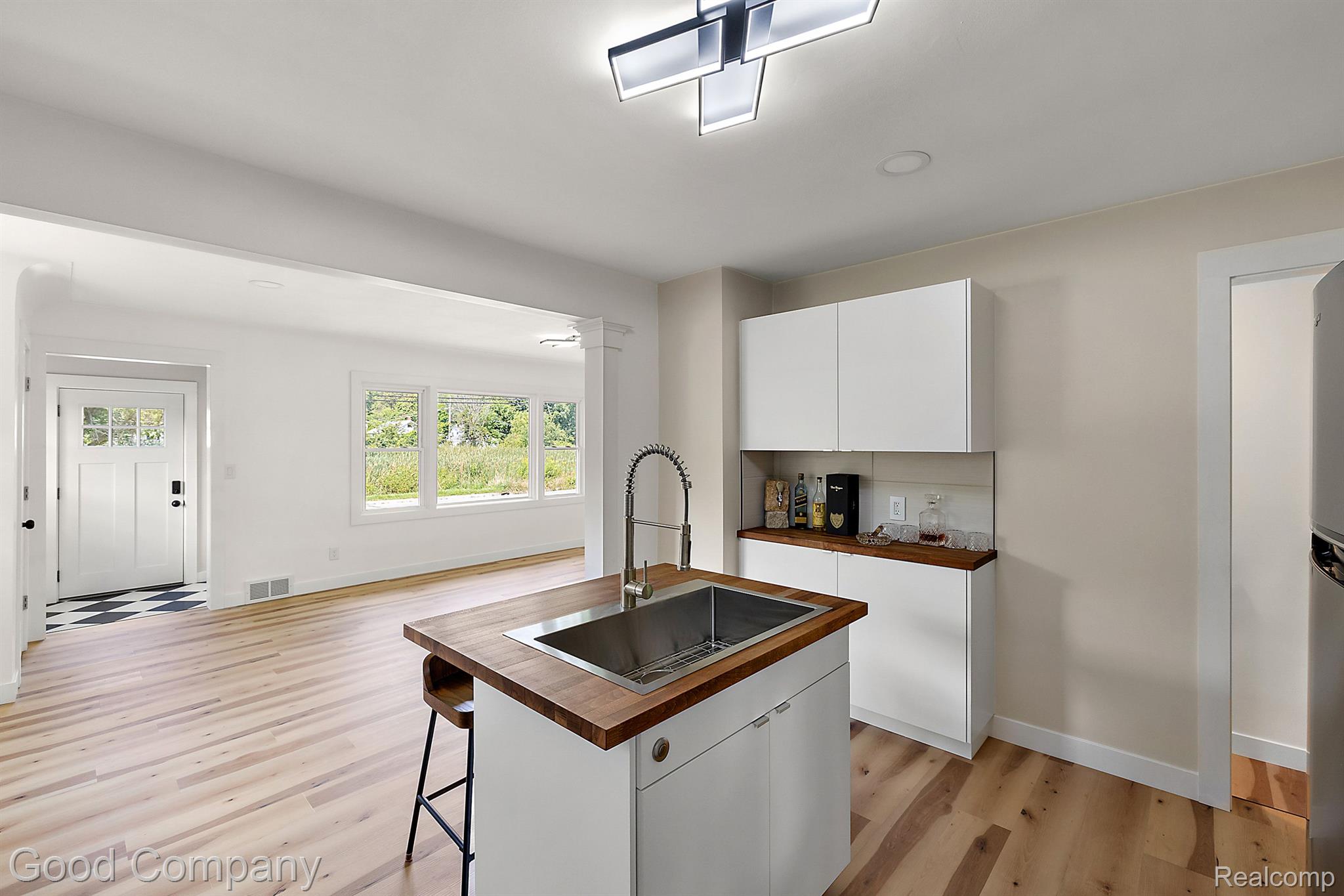 379 W BROOKLYN Avenue