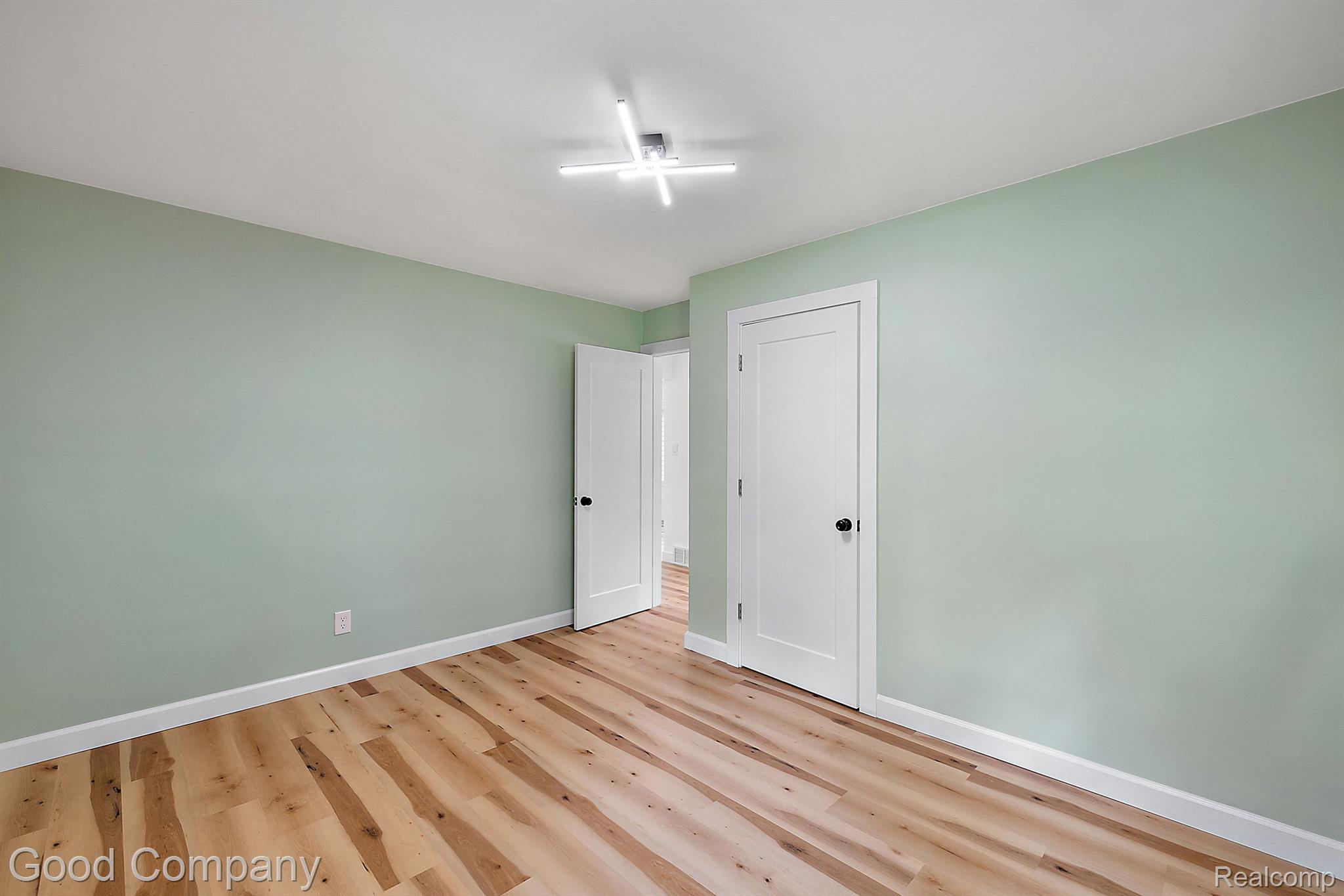 379 W BROOKLYN Avenue