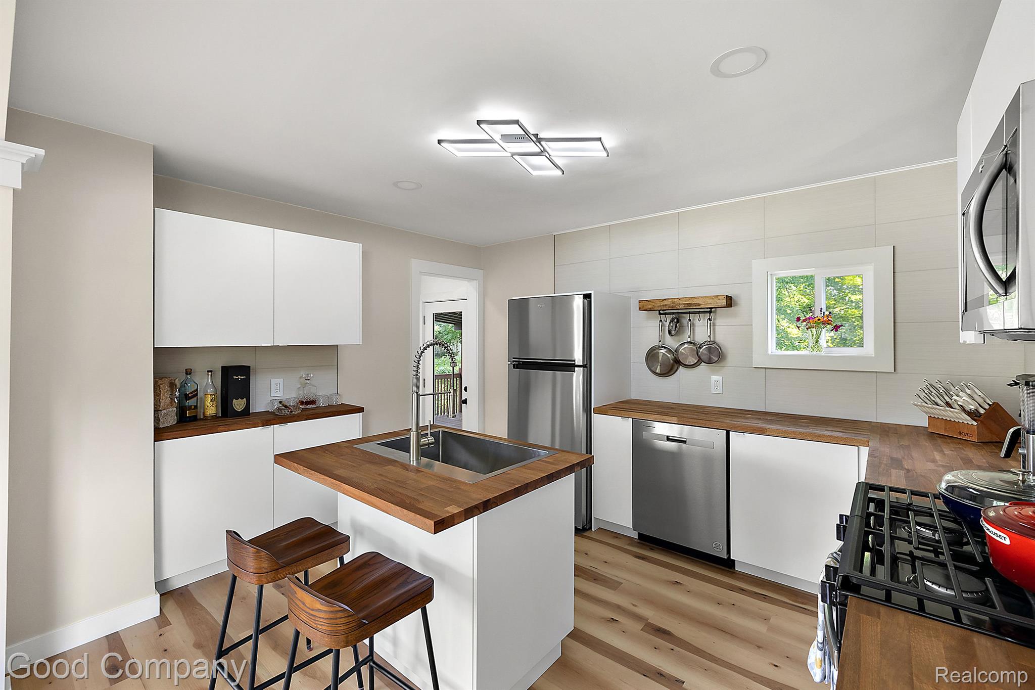 379 W BROOKLYN Avenue