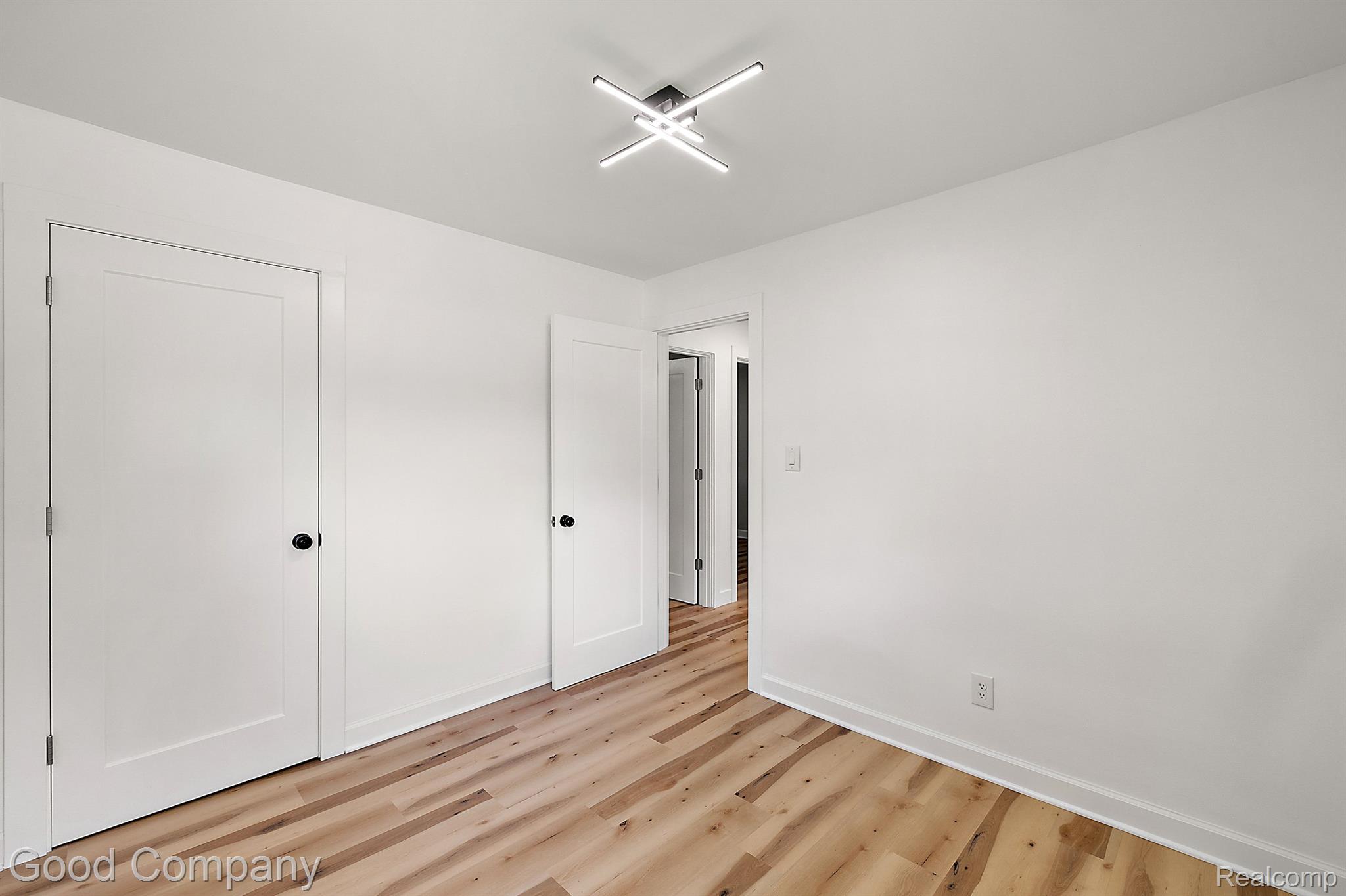 379 W BROOKLYN Avenue