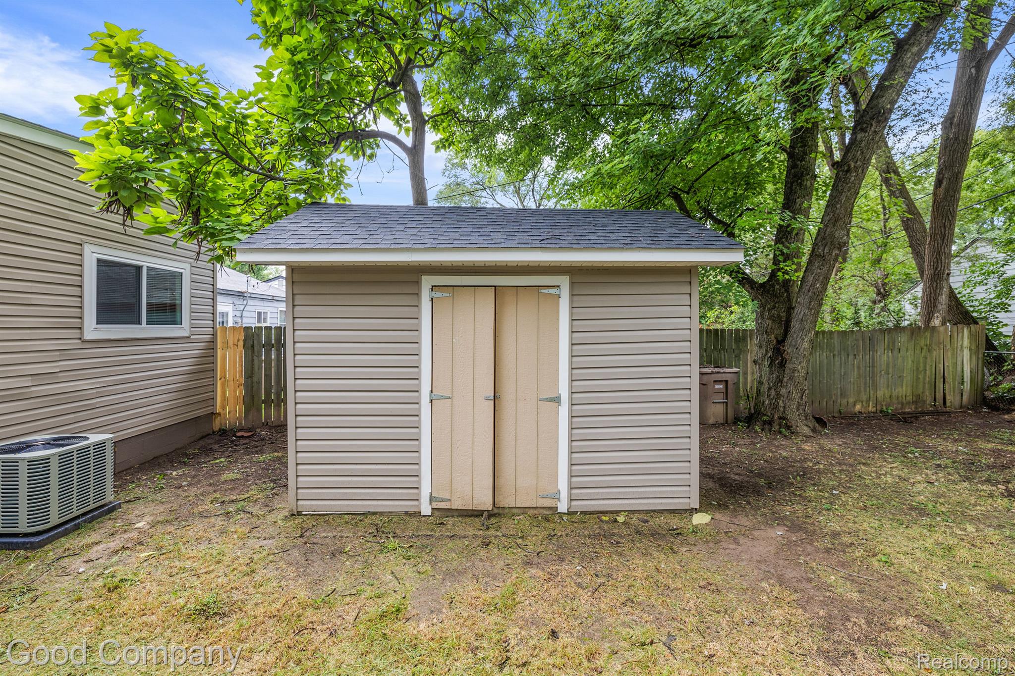 122 W FAIRMOUNT Avenue