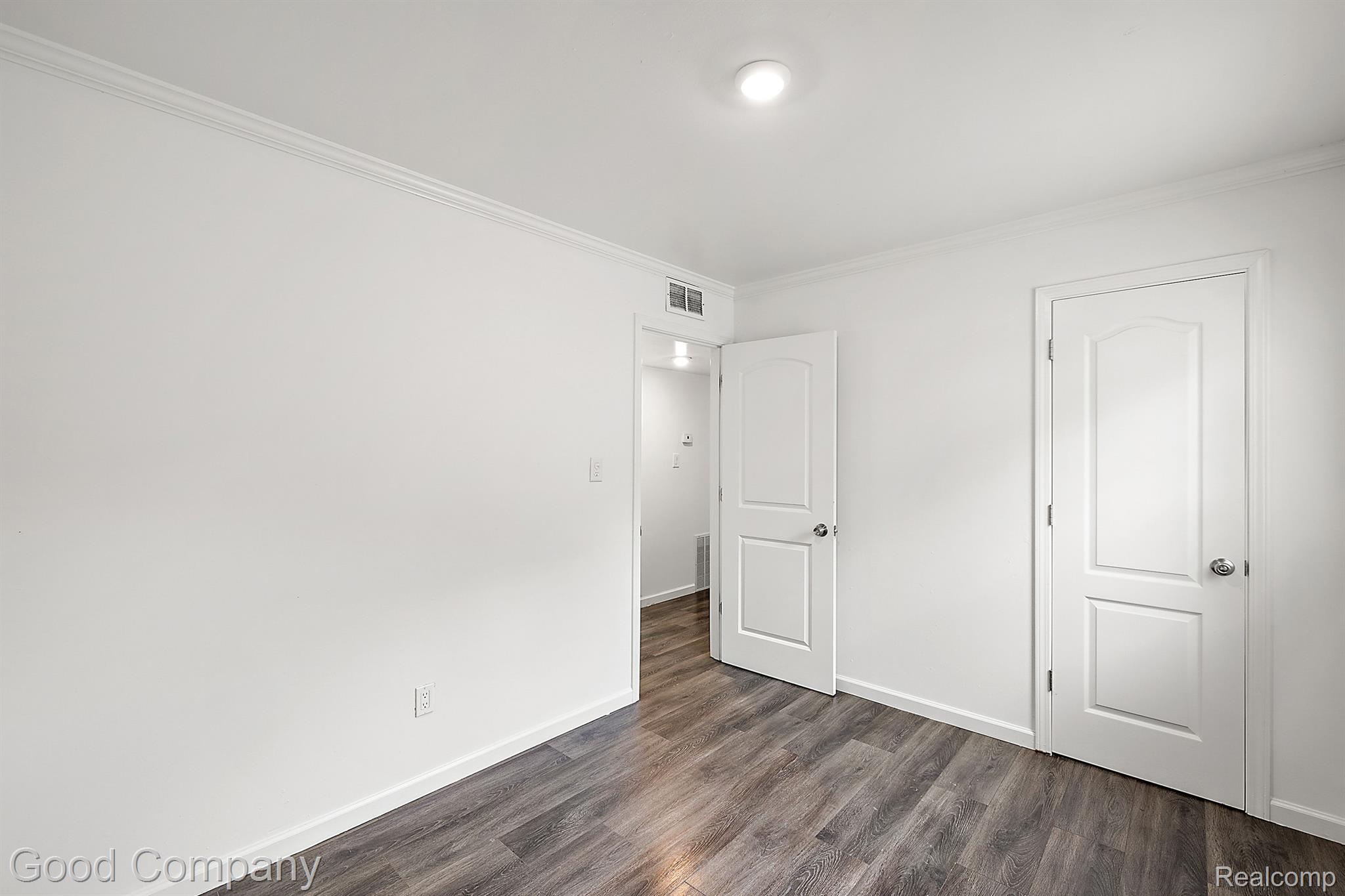 122 W FAIRMOUNT Avenue