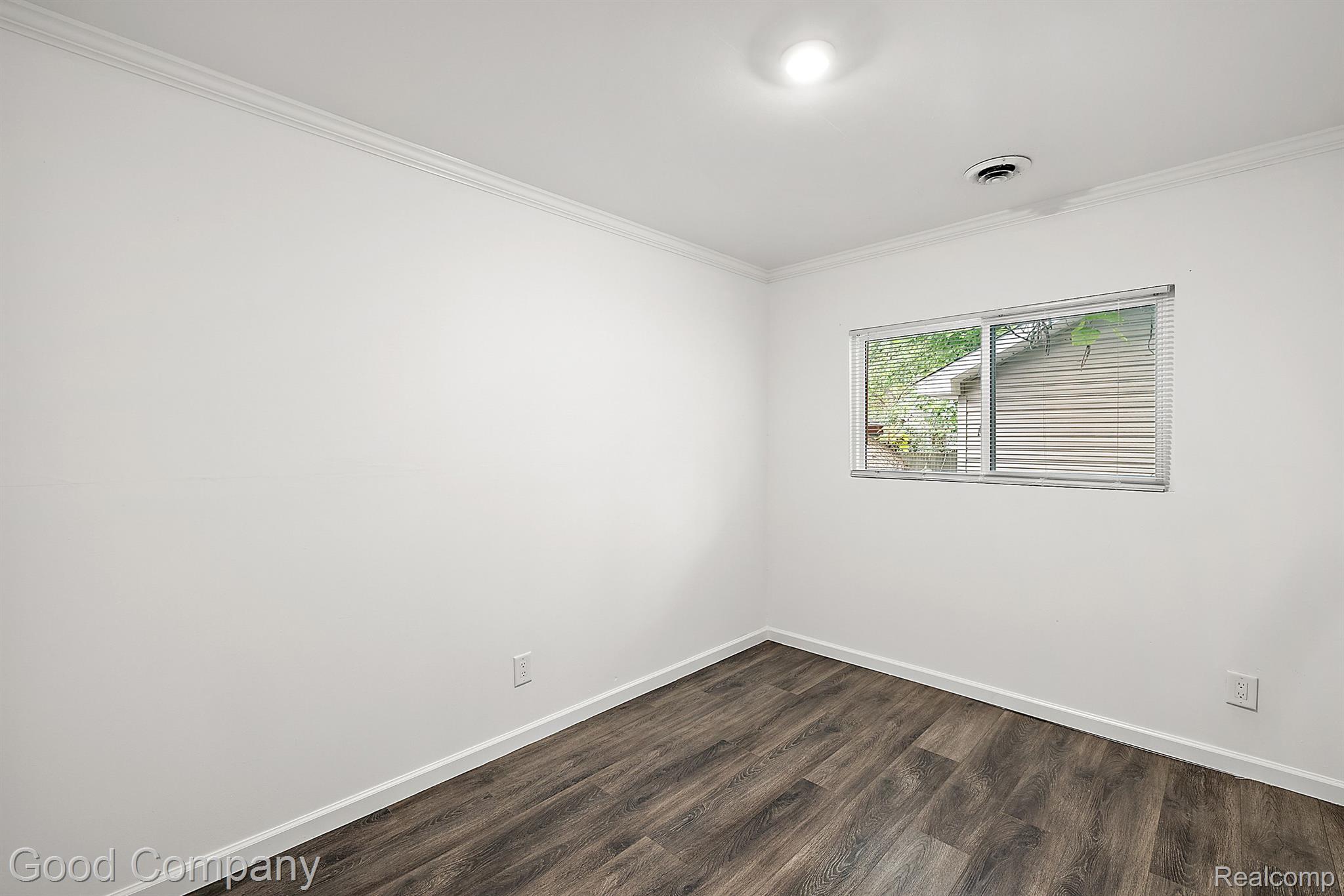 122 W FAIRMOUNT Avenue