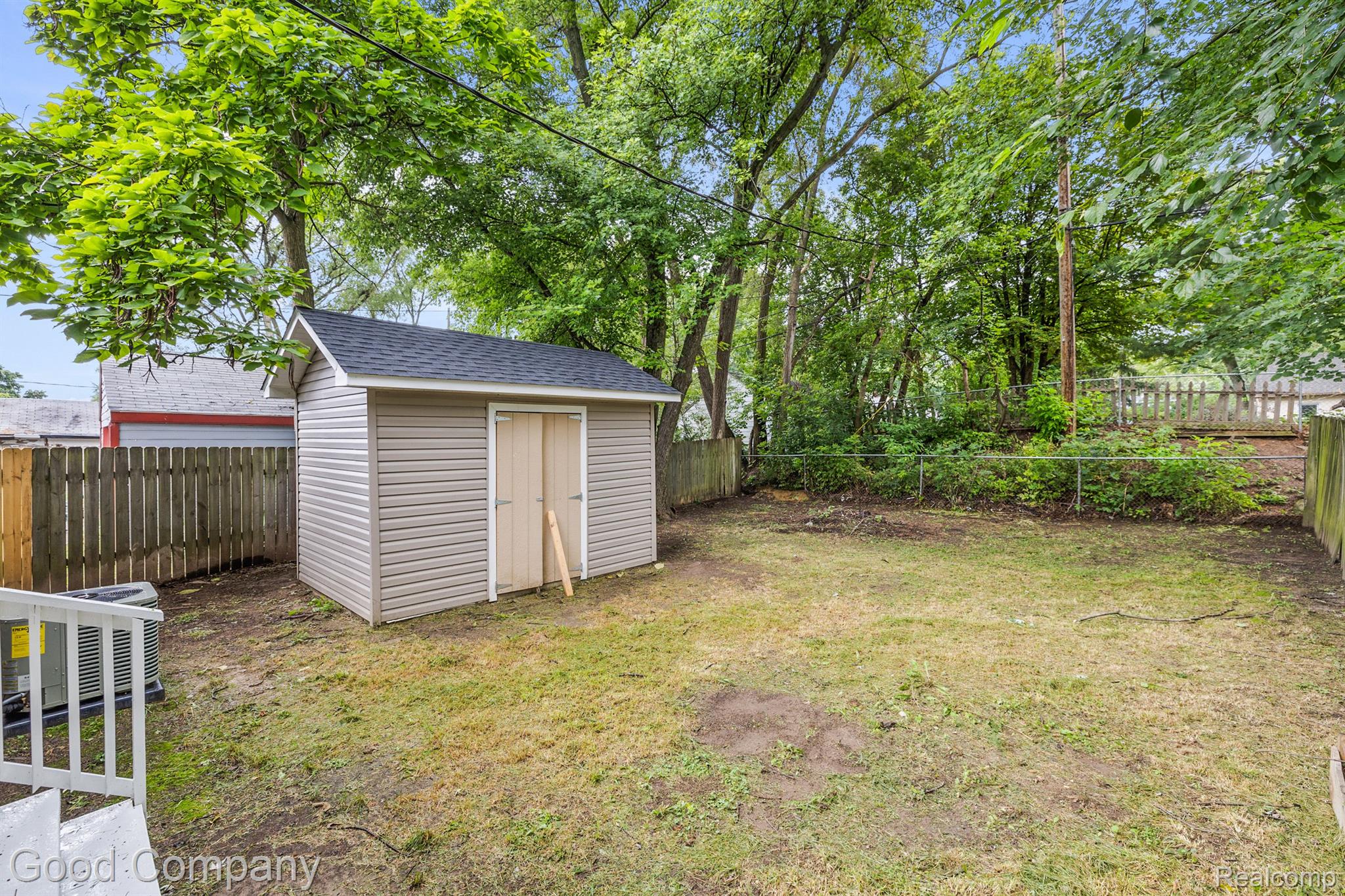 122 W FAIRMOUNT Avenue