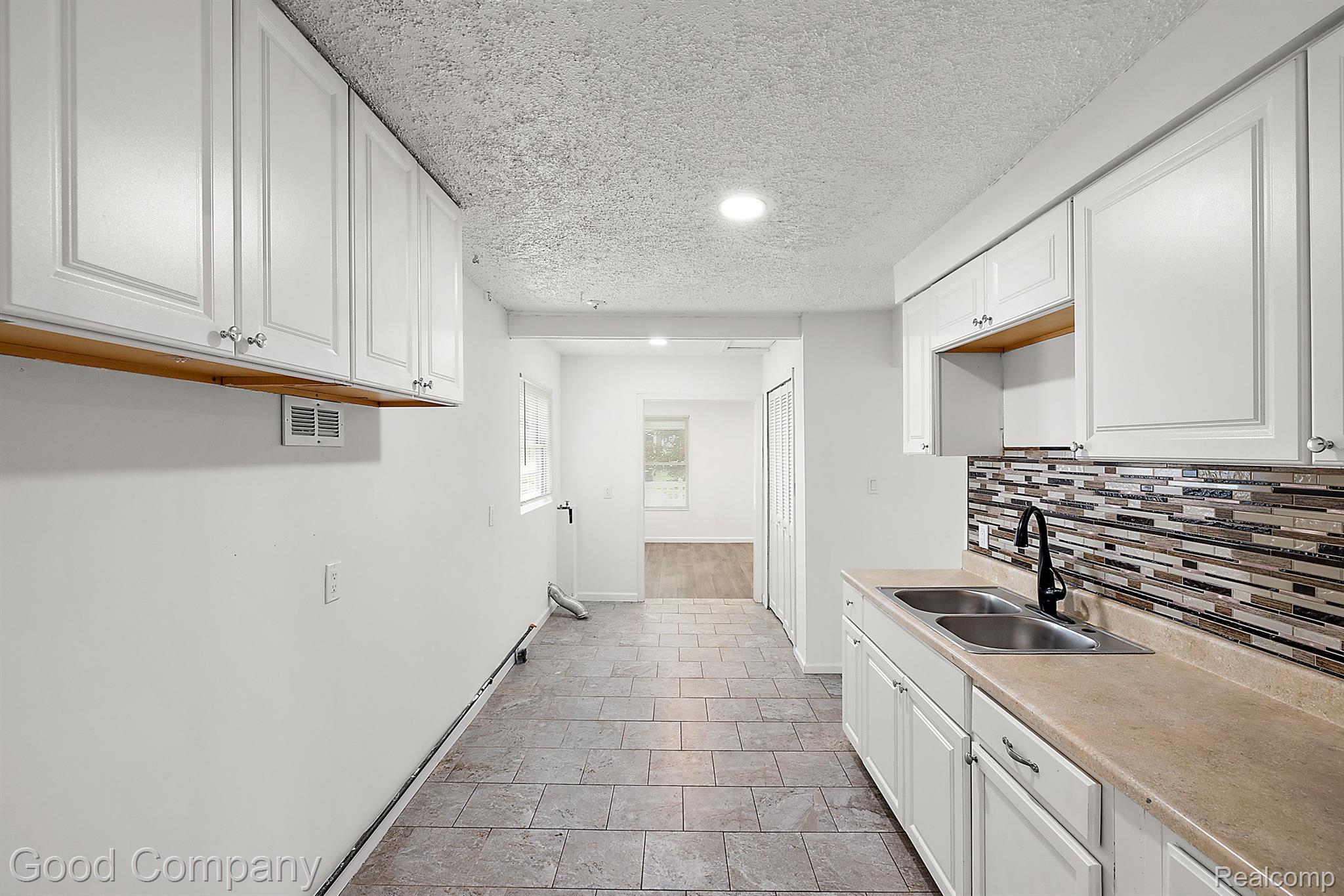 122 W FAIRMOUNT Avenue