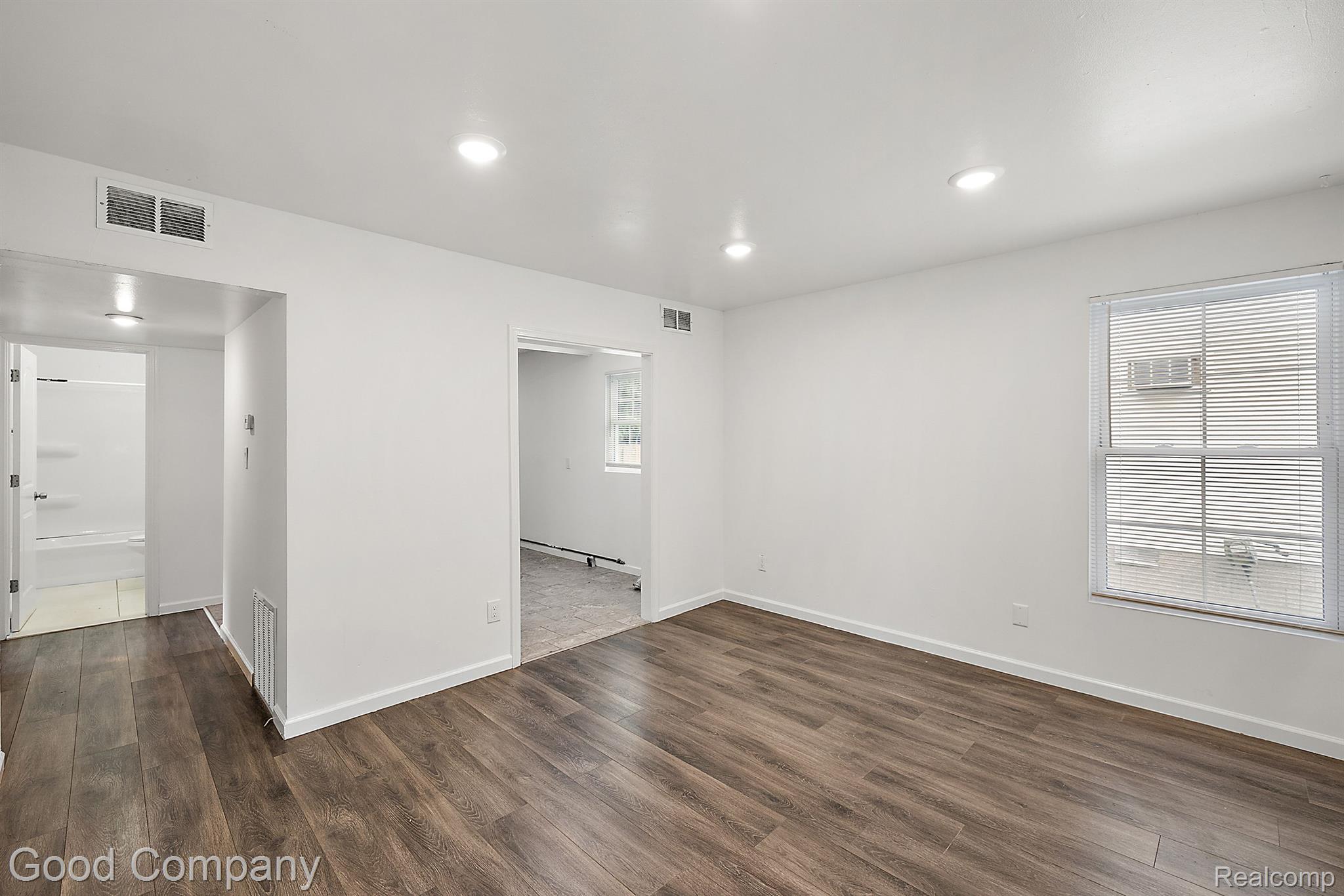 122 W FAIRMOUNT Avenue