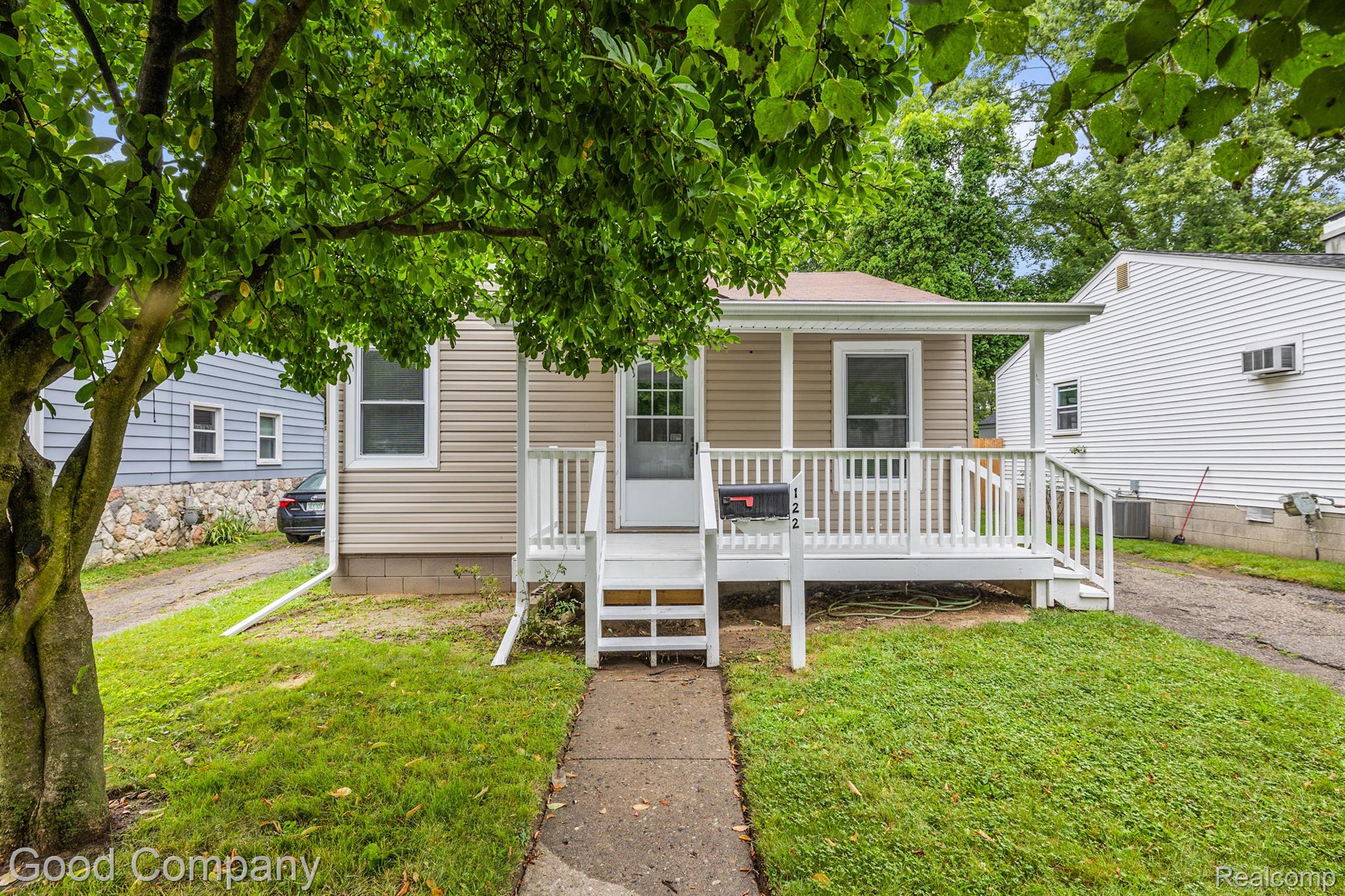 122 W FAIRMOUNT Avenue