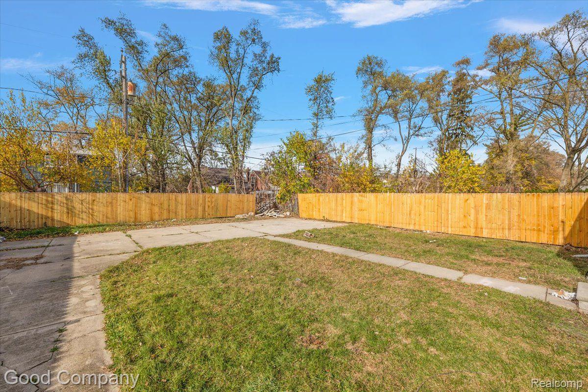 16515 MARK TWAIN Street