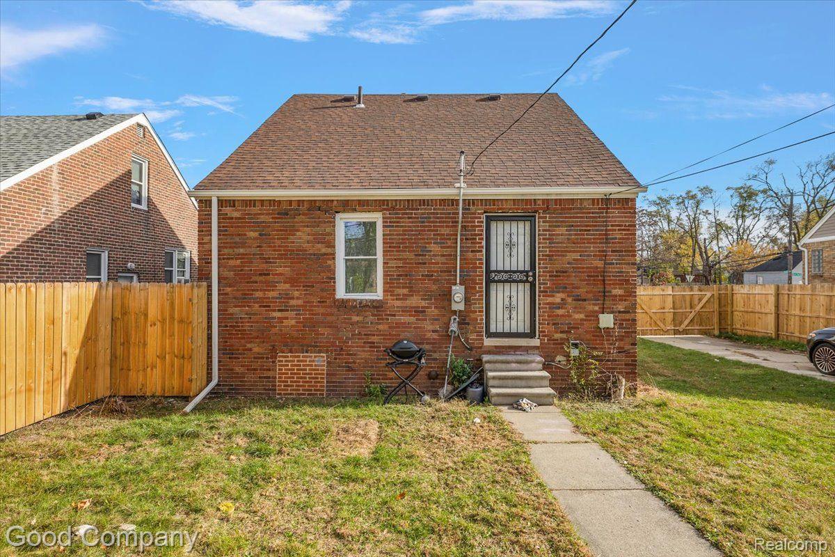 16515 MARK TWAIN Street