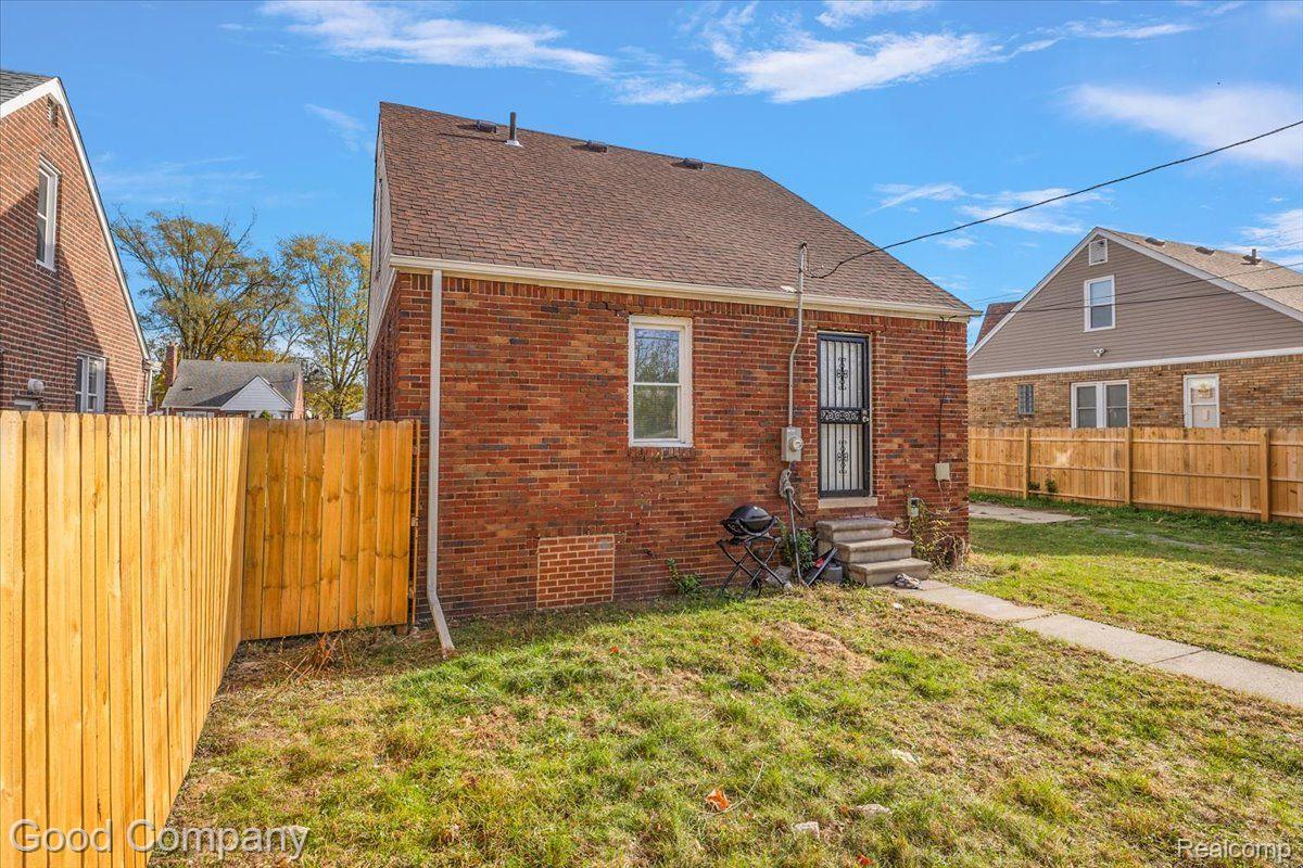 16515 MARK TWAIN Street