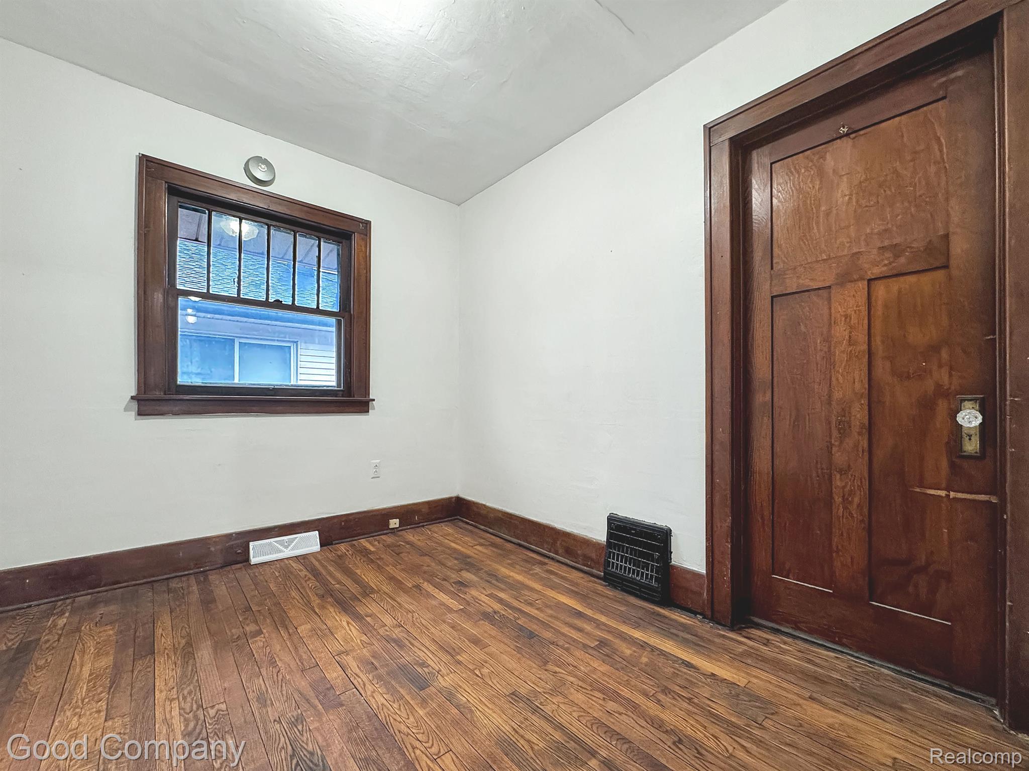 81 S TASMANIA Street