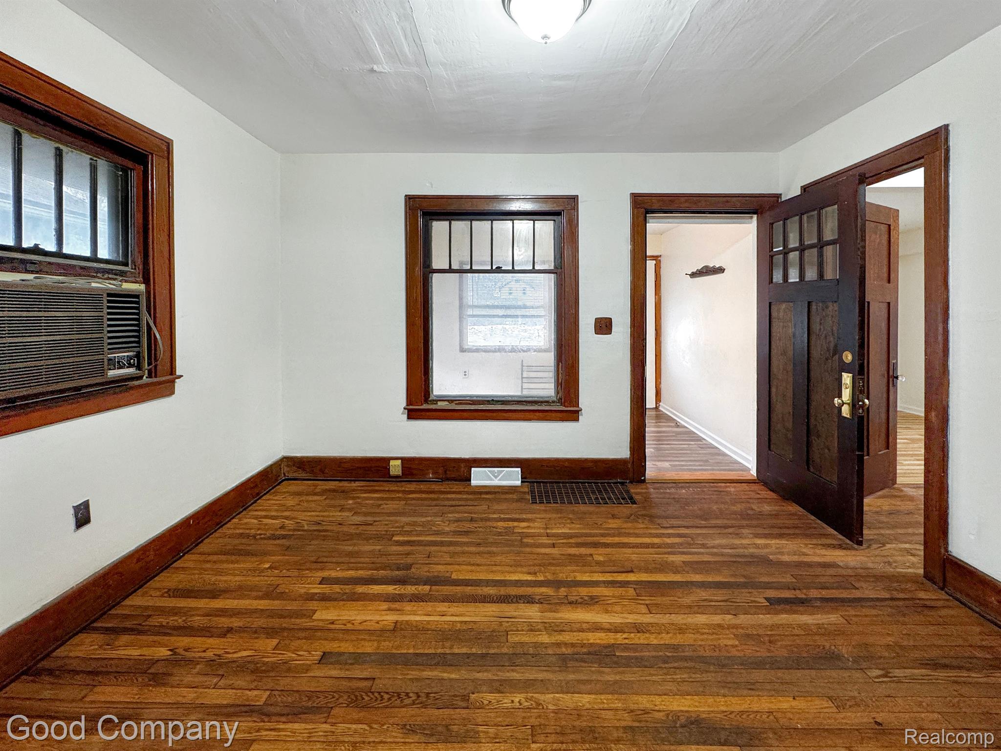 81 S TASMANIA Street