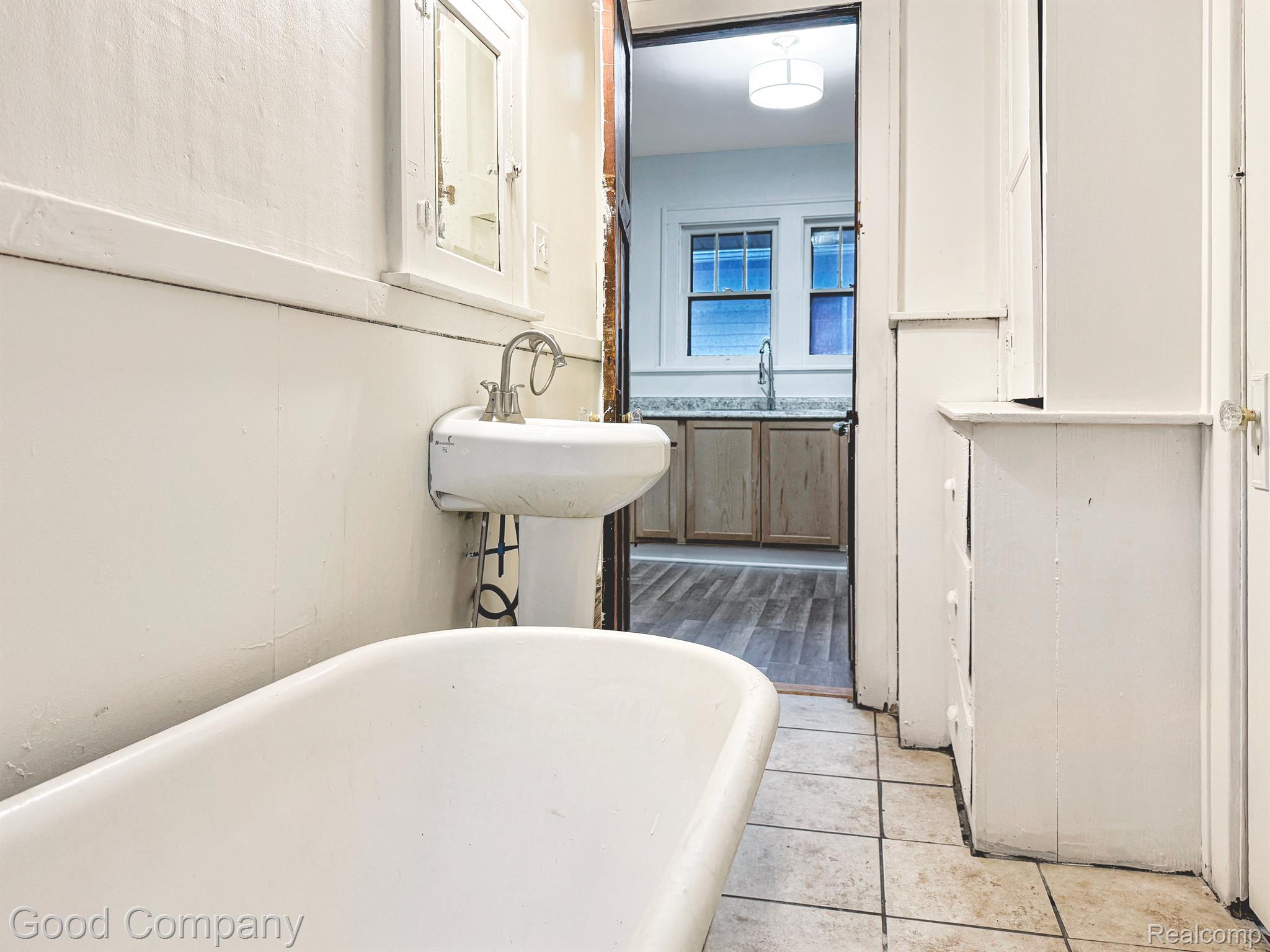 81 S TASMANIA Street